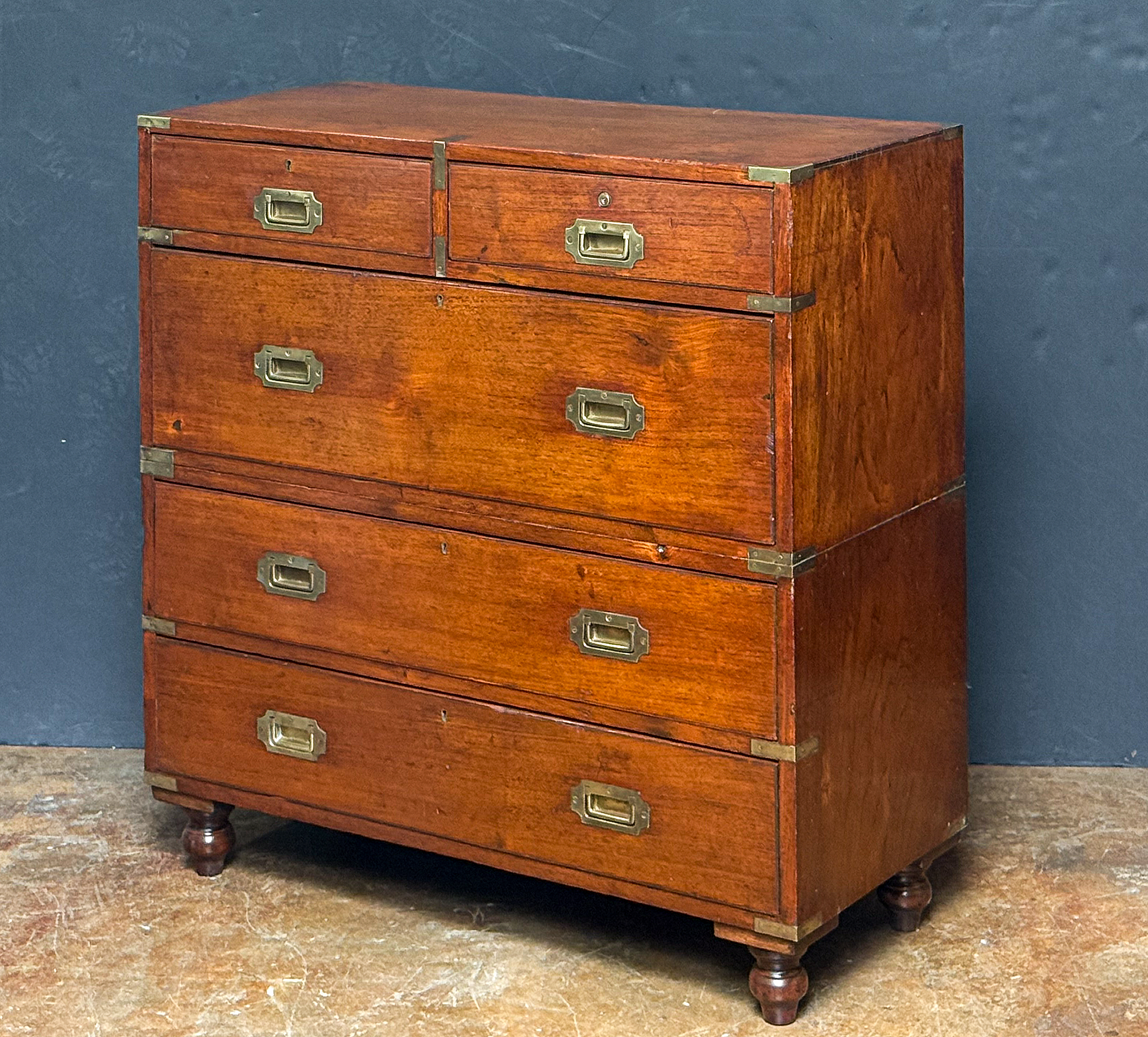 gg046_military_campaign_chest_04