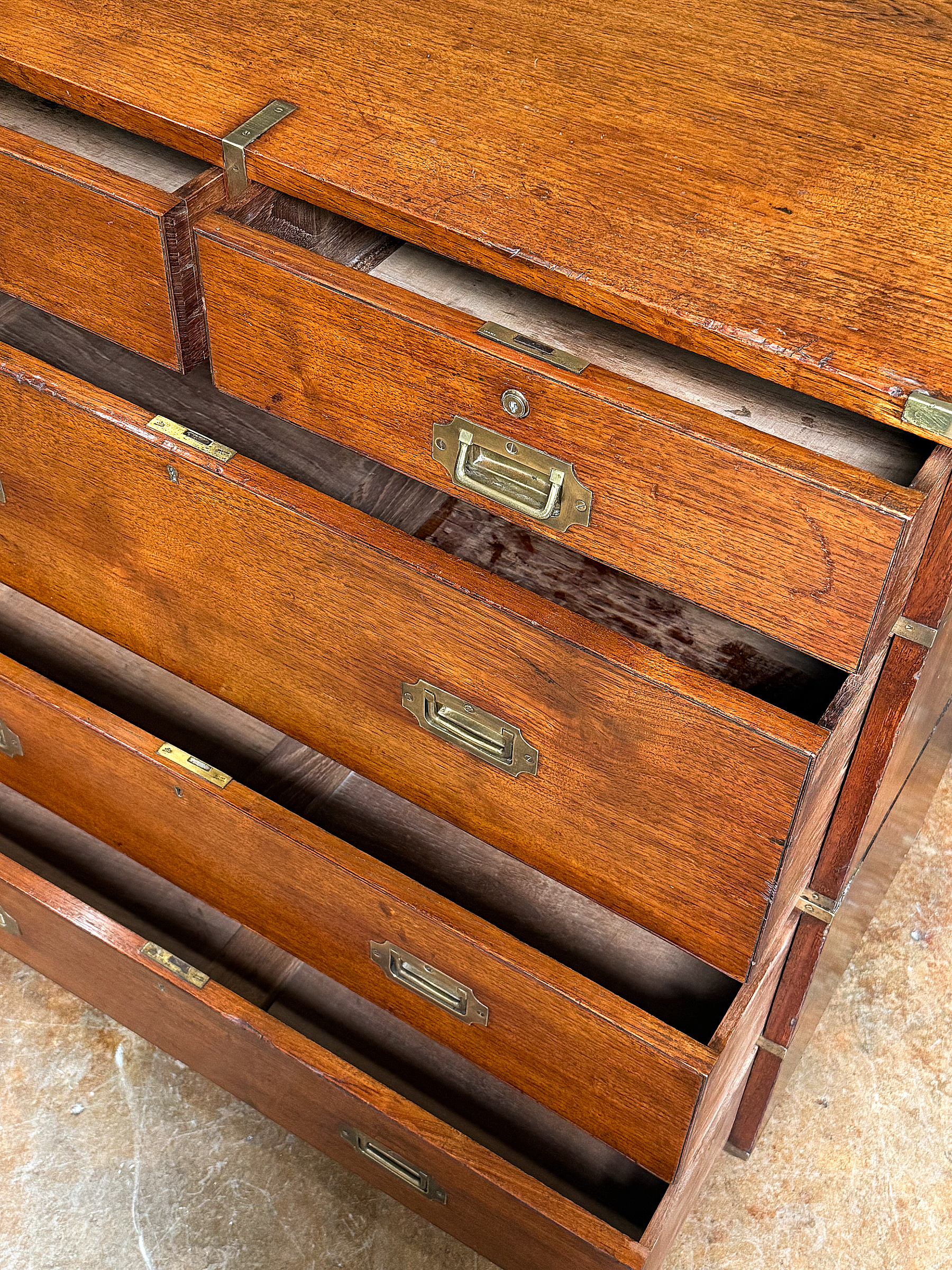 gg046_military_campaign_chest_06