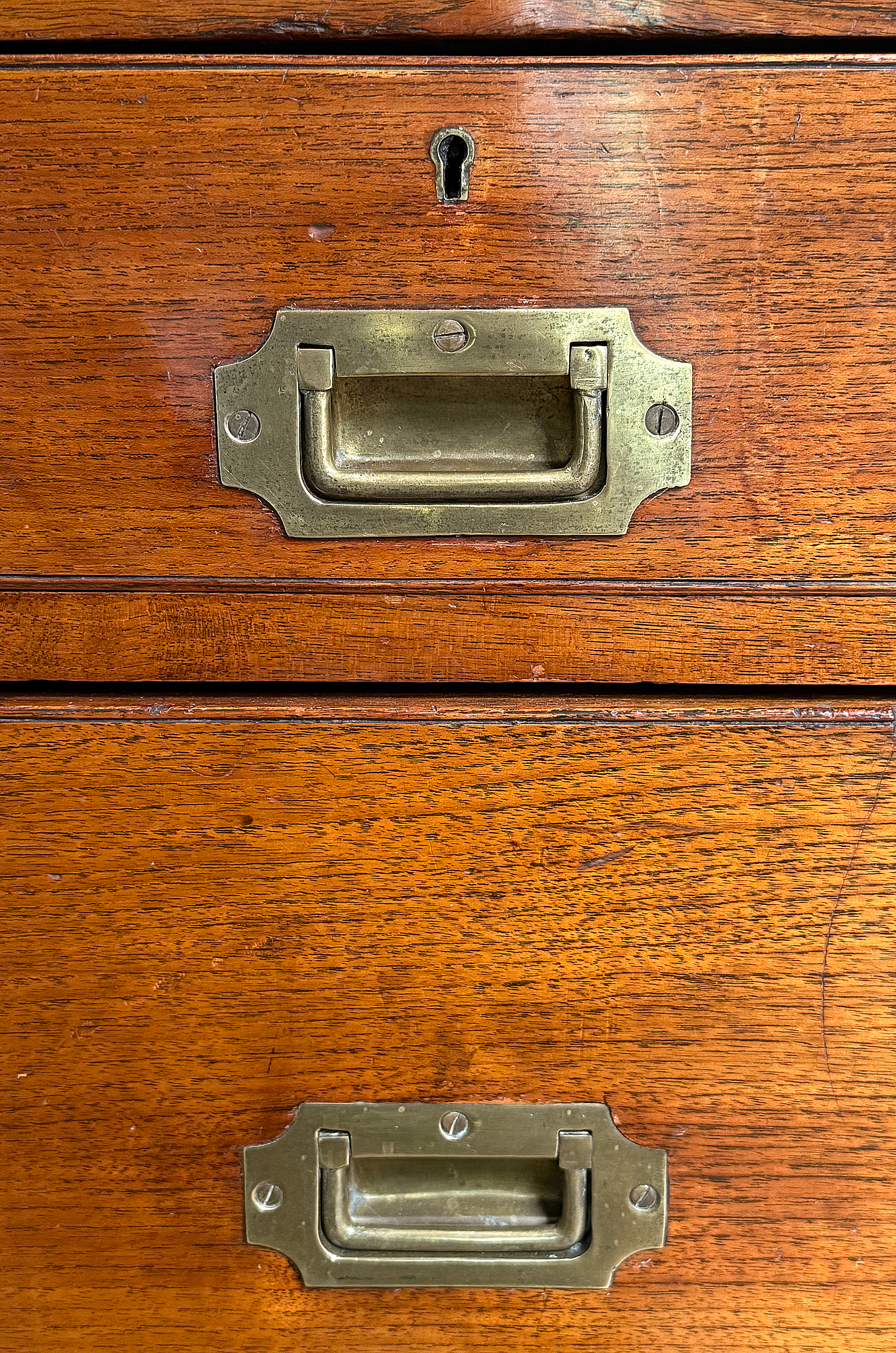 gg046_military_campaign_chest_08