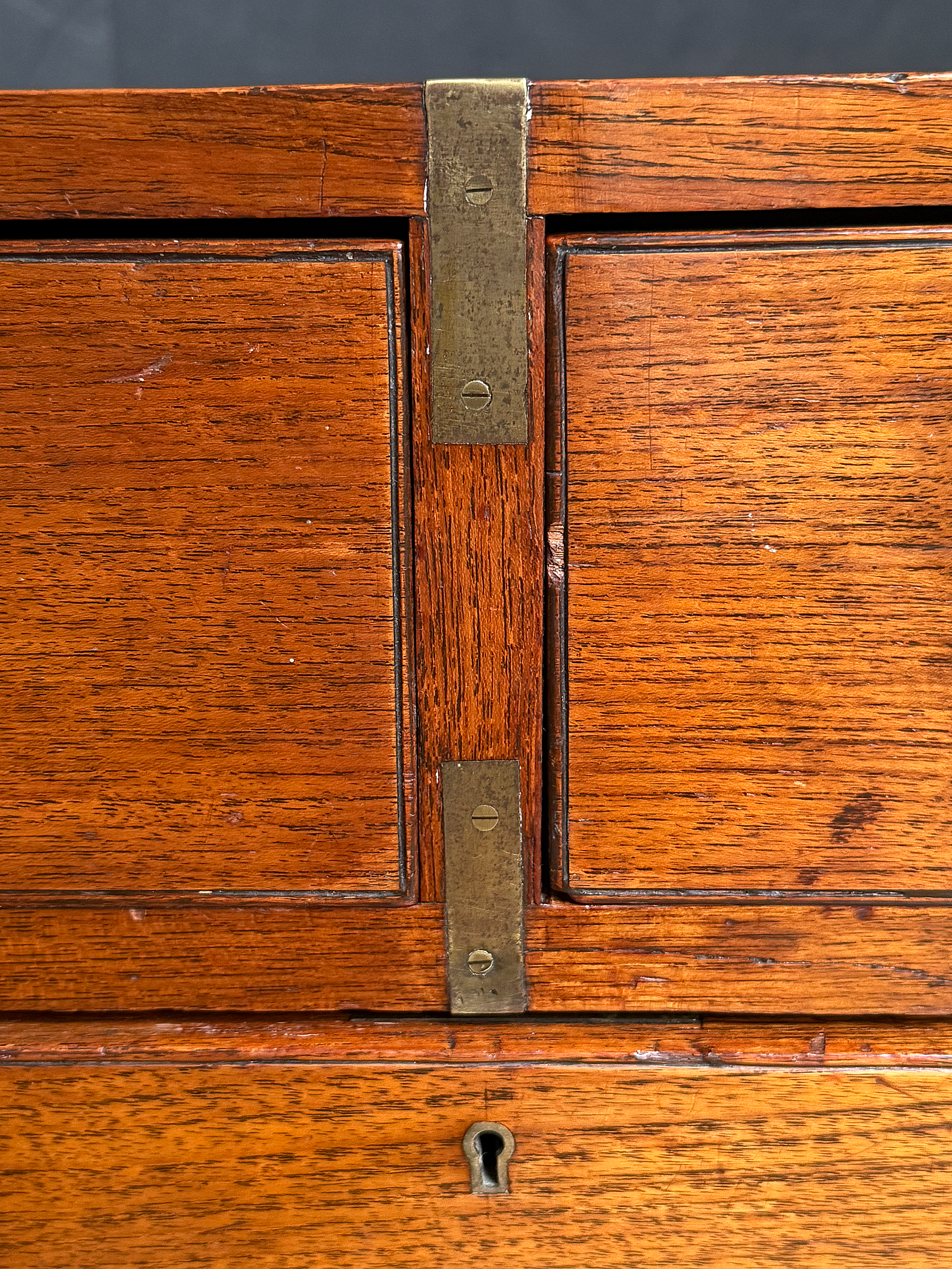 gg046_military_campaign_chest_09