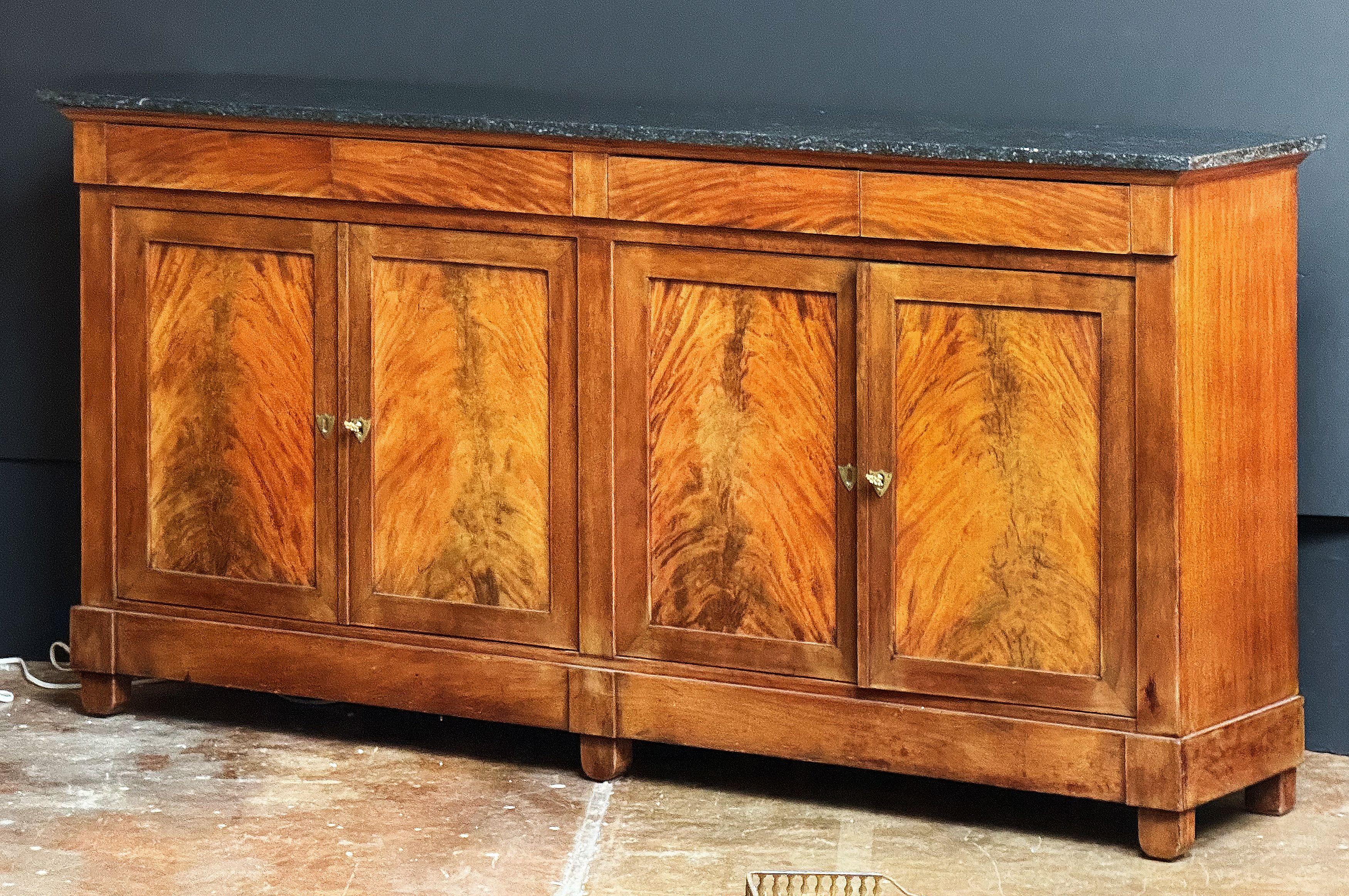 gg081_long_enfilade_01