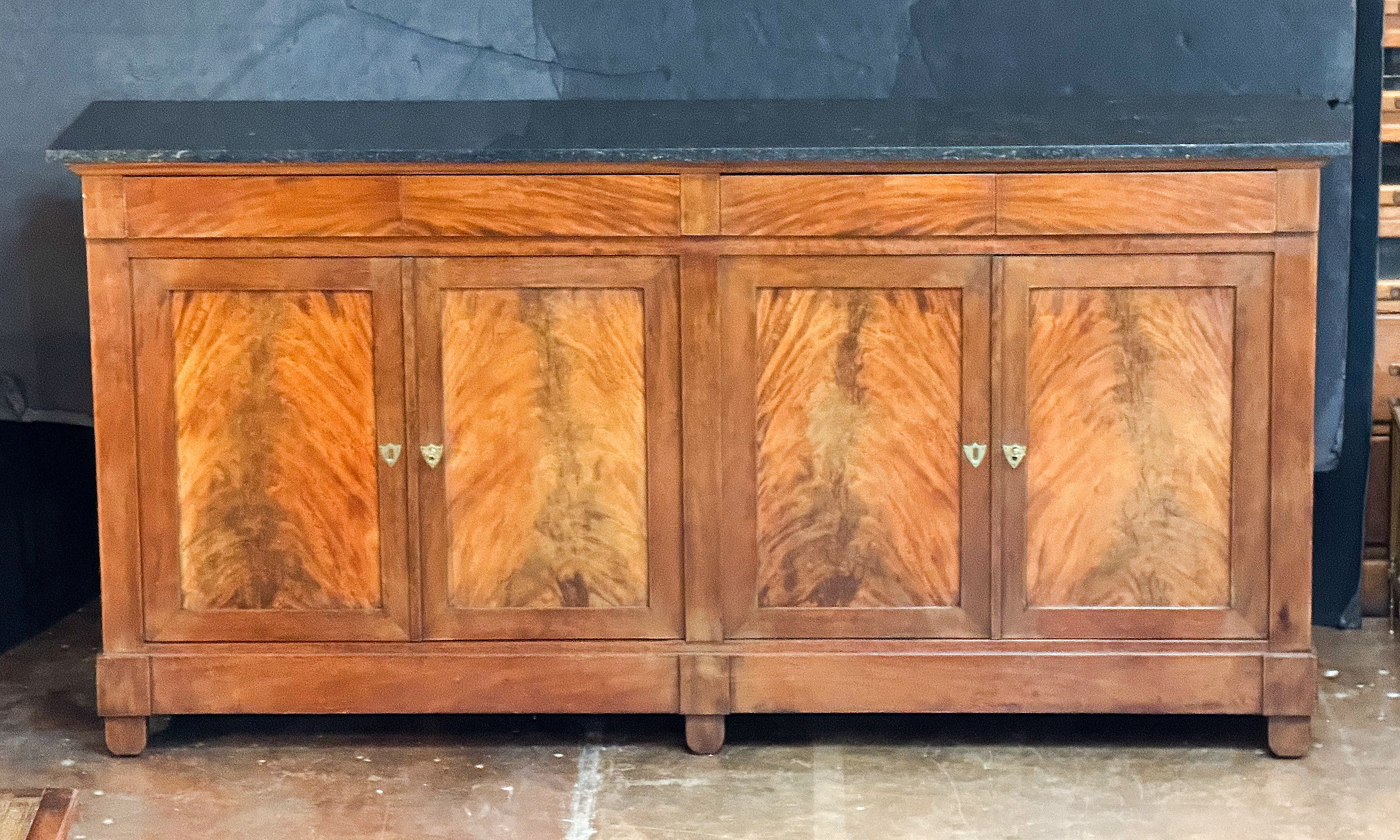 gg081_long_enfilade_03