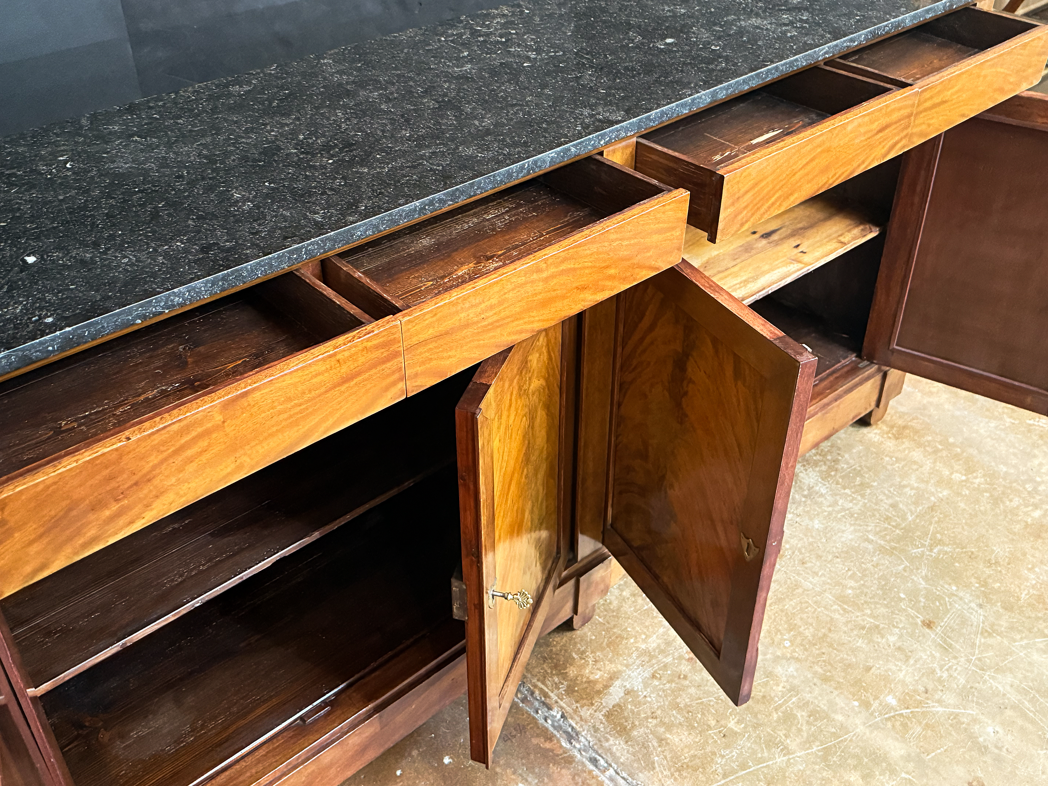 gg081_long_enfilade_05