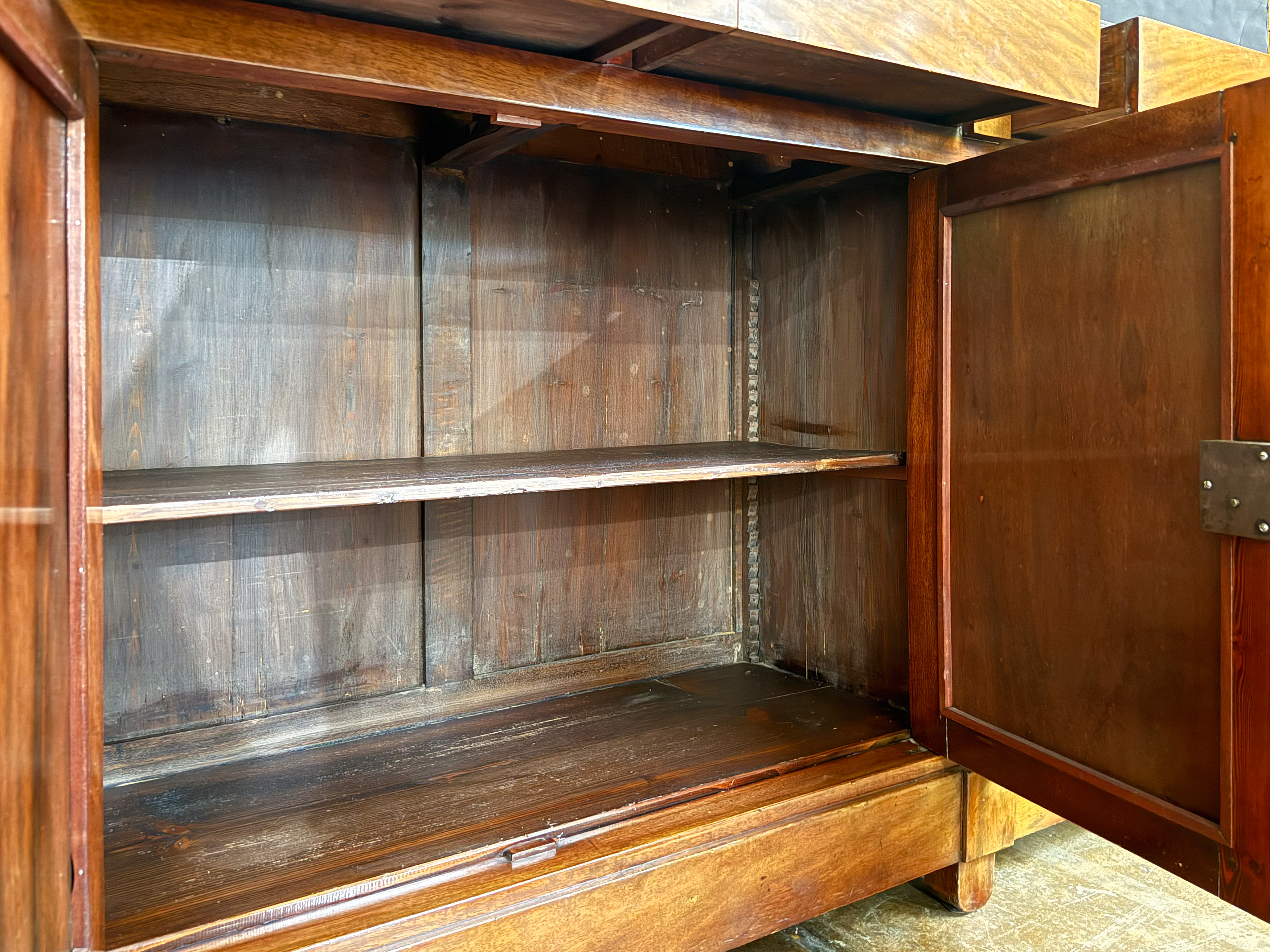 gg081_long_enfilade_06