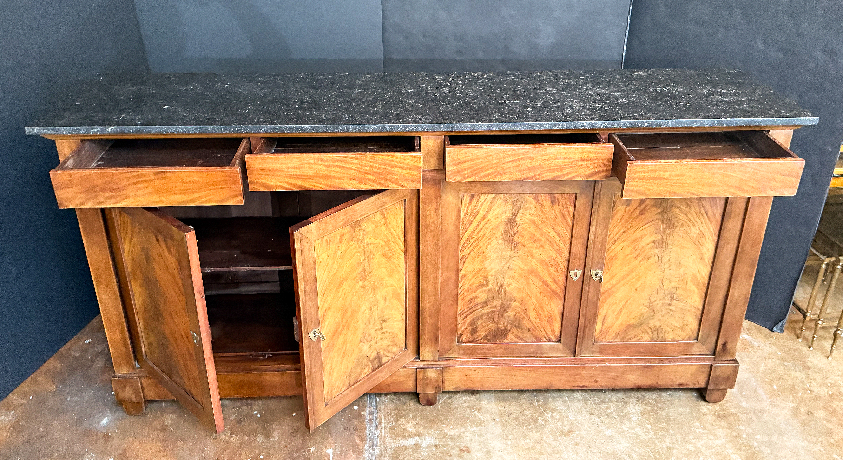 gg081_long_enfilade_10