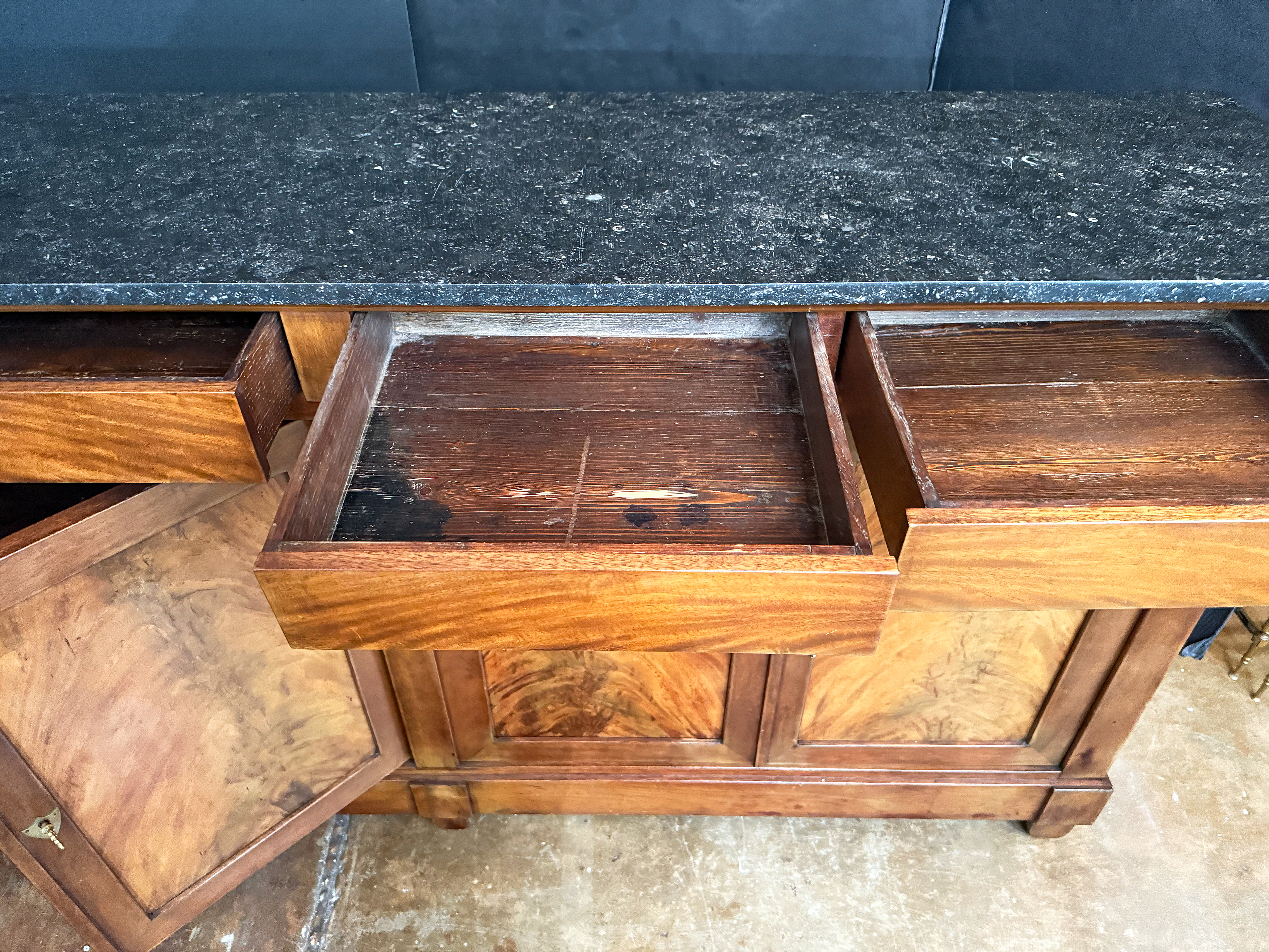 gg081_long_enfilade_11