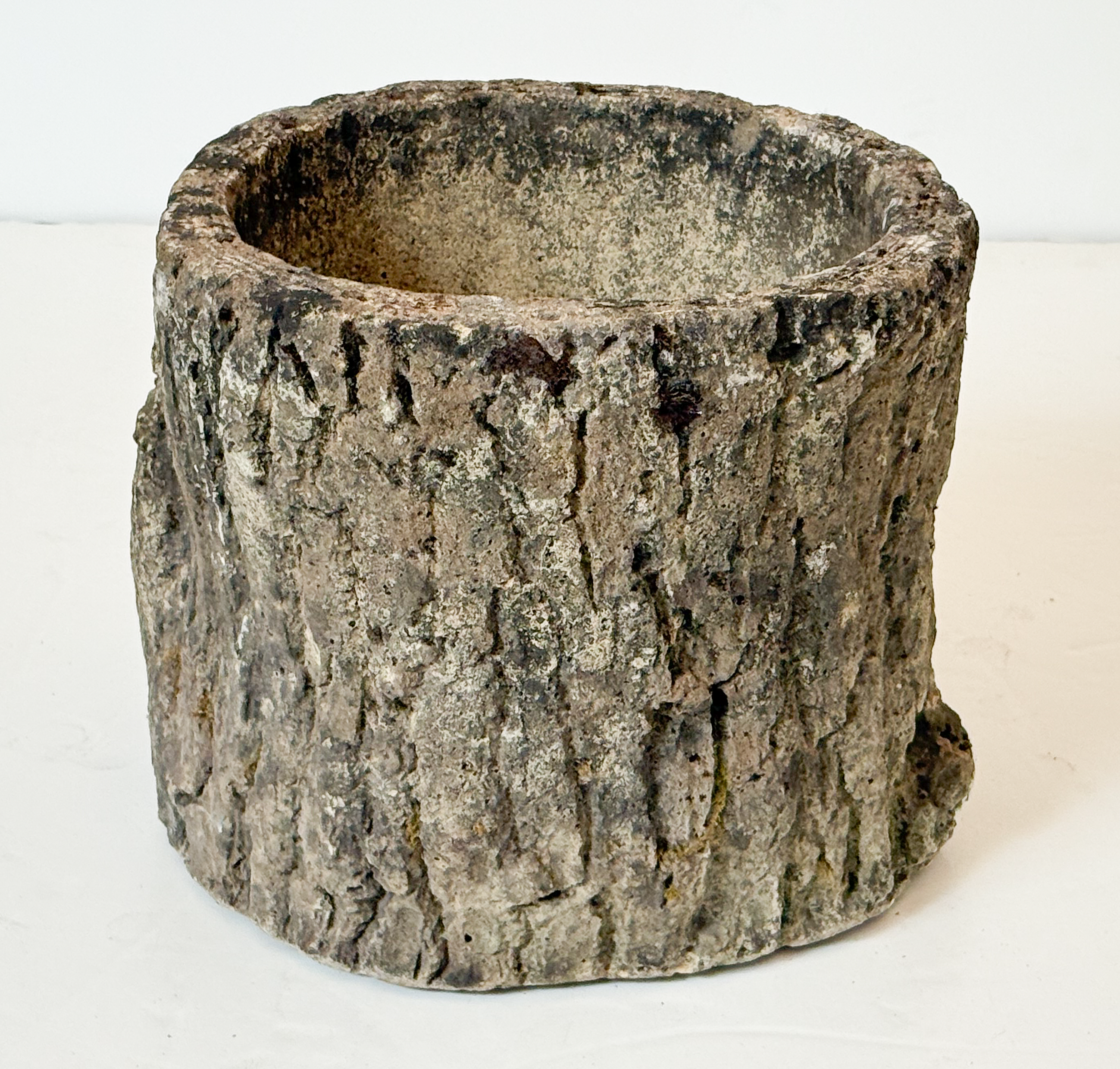gg084_gnarled_tree_stump_shaped_faux_bois_planter_12_l_e_a_d