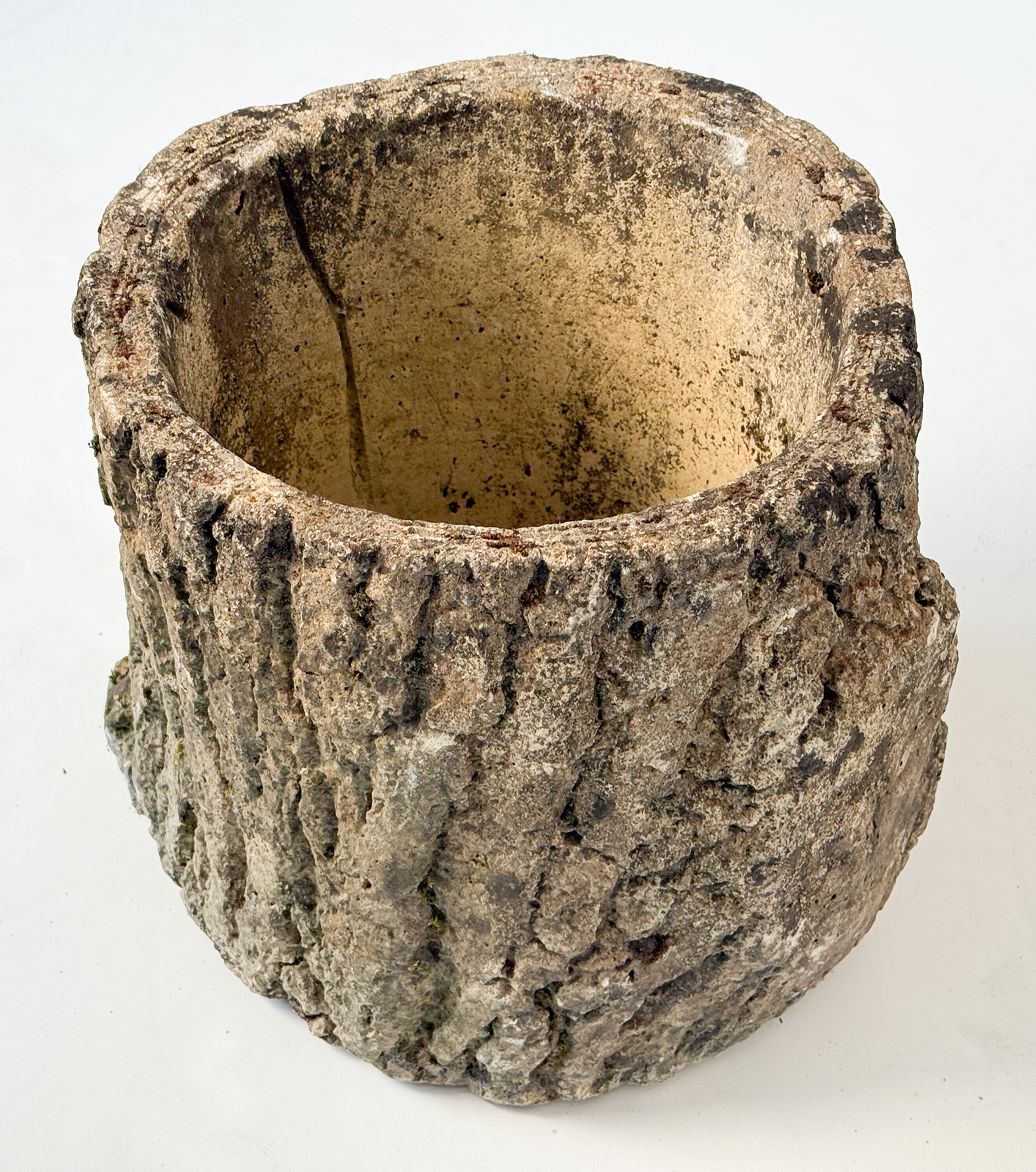 gg084_gnarled_tree_stump_shaped_faux_bois_planter_26