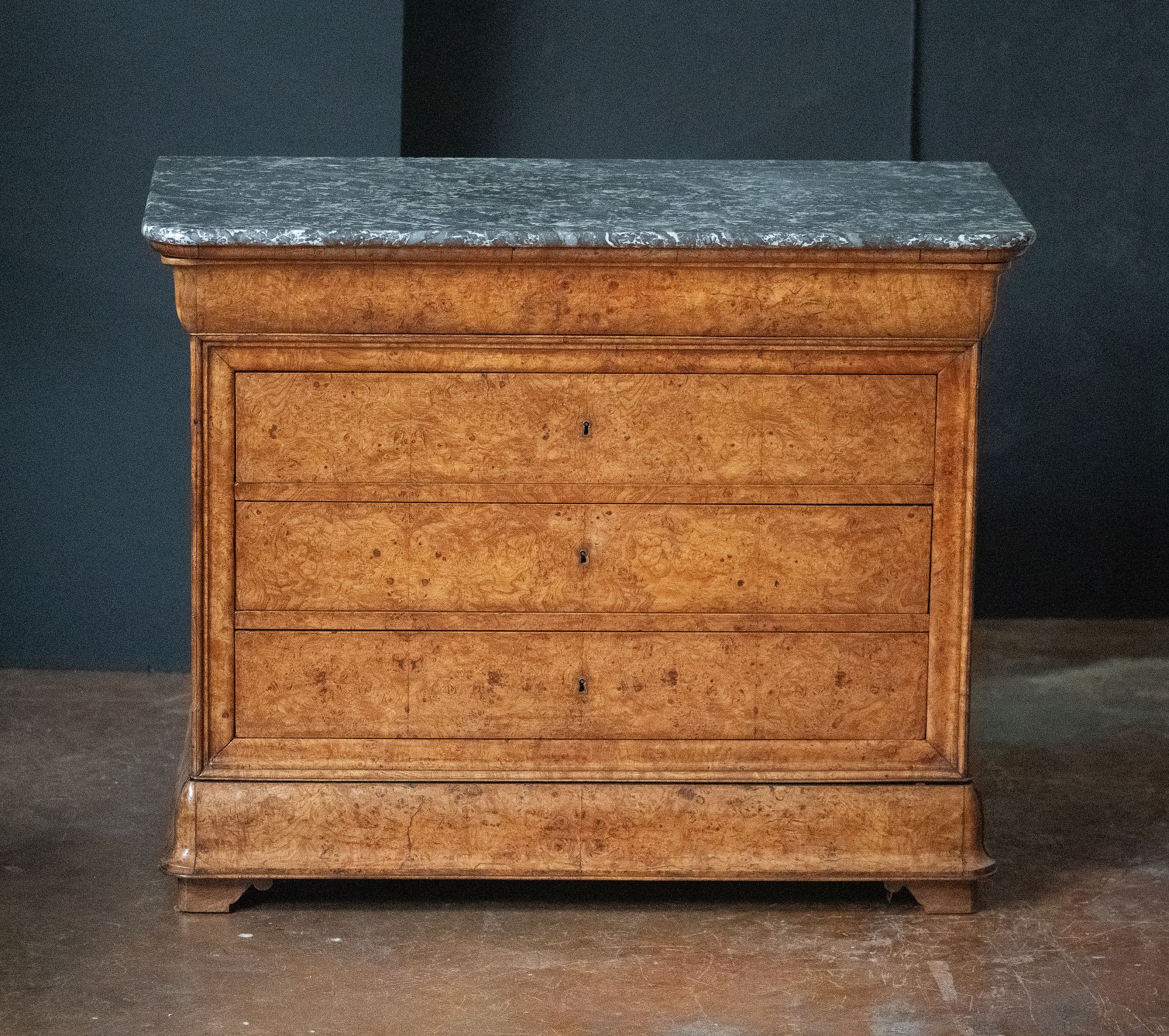 gg092_walnut_commode_w_marble_top_02