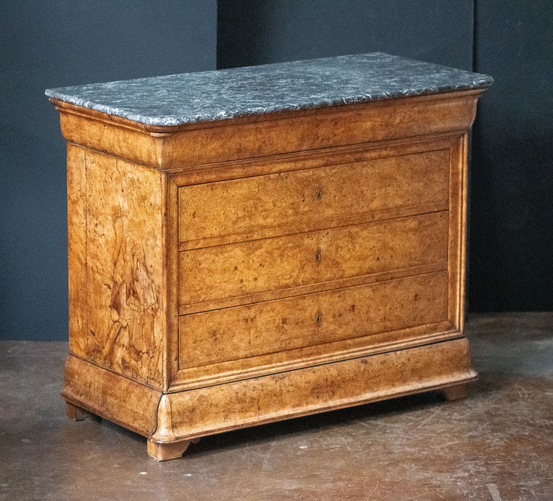 gg092_walnut_commode_w_marble_top_03_l_e_a_d