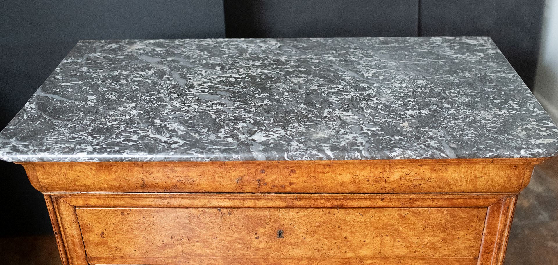 gg092_walnut_commode_w_marble_top_06