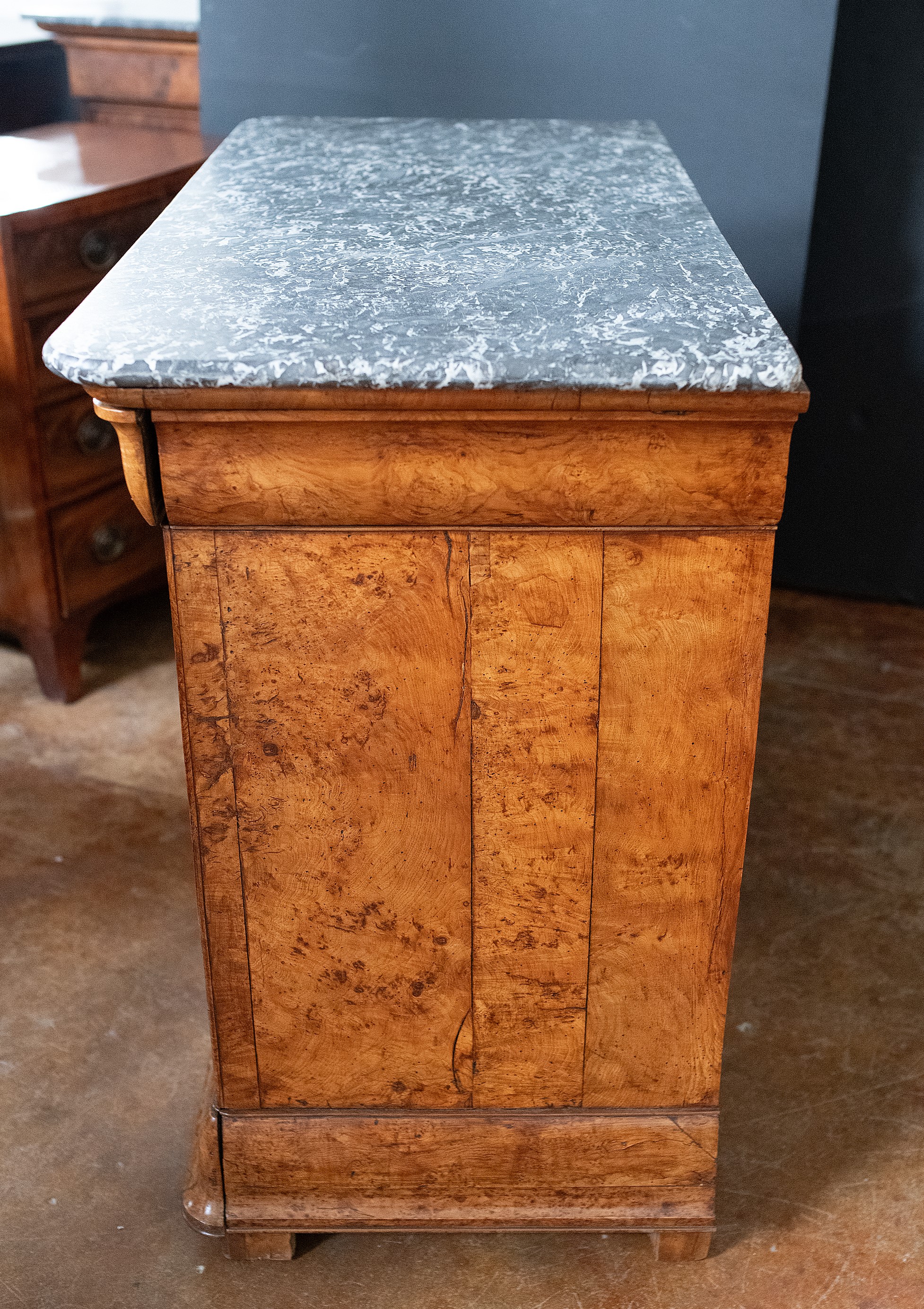 gg092_walnut_commode_w_marble_top_08