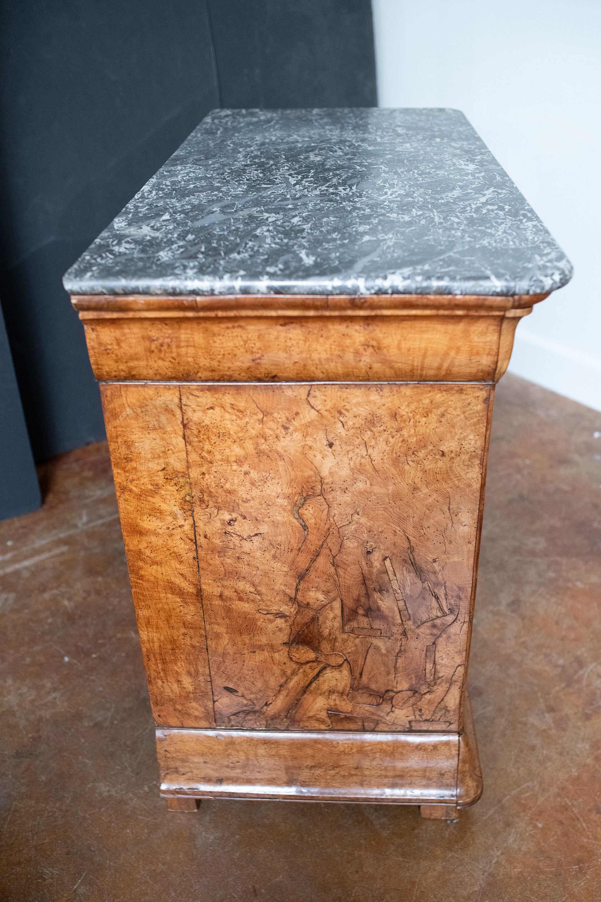 gg092_walnut_commode_w_marble_top_09