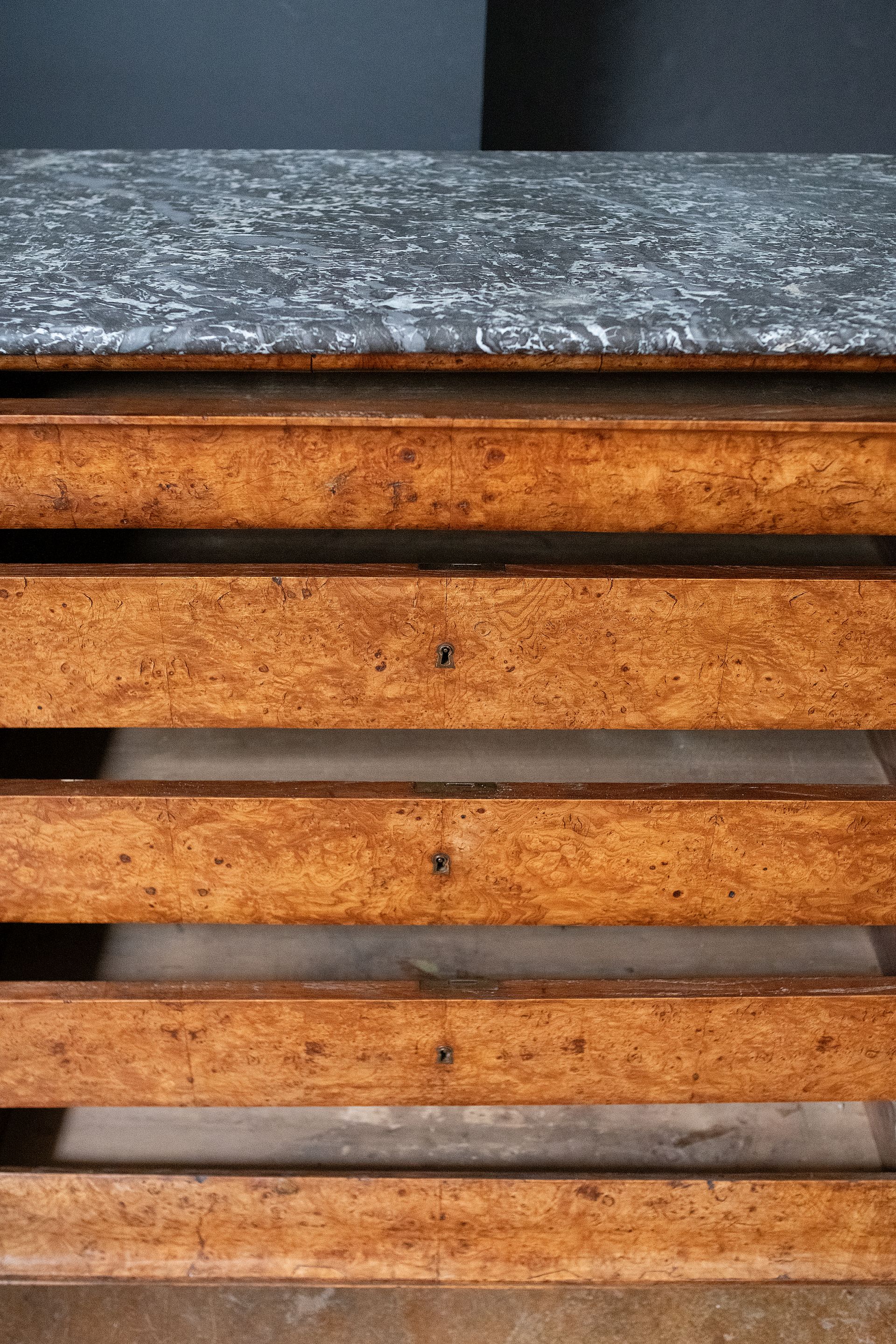 gg092_walnut_commode_w_marble_top_10