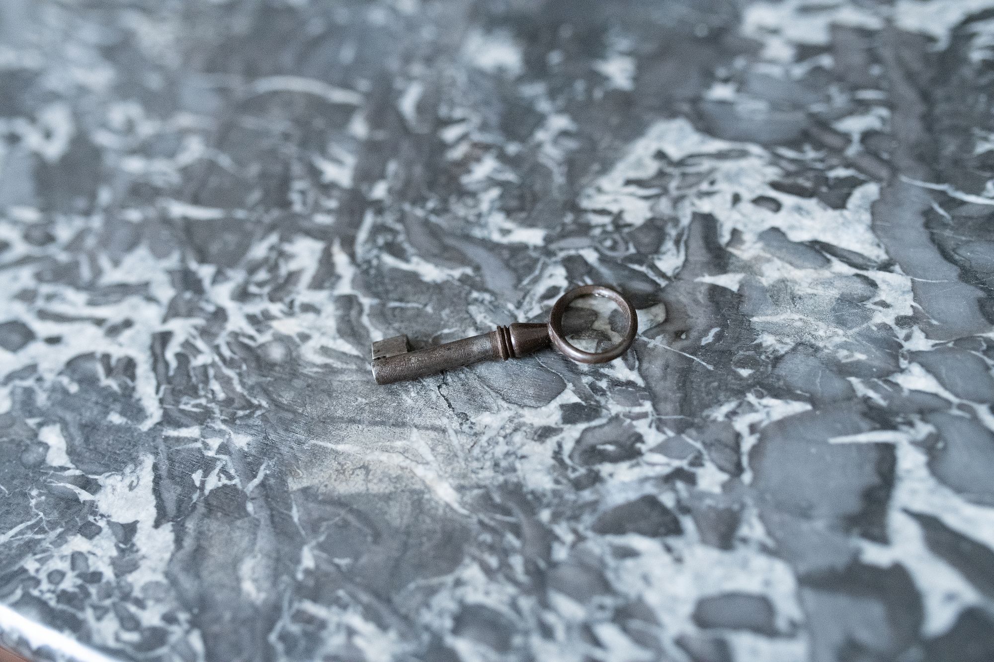 gg092_walnut_commode_w_marble_top_11