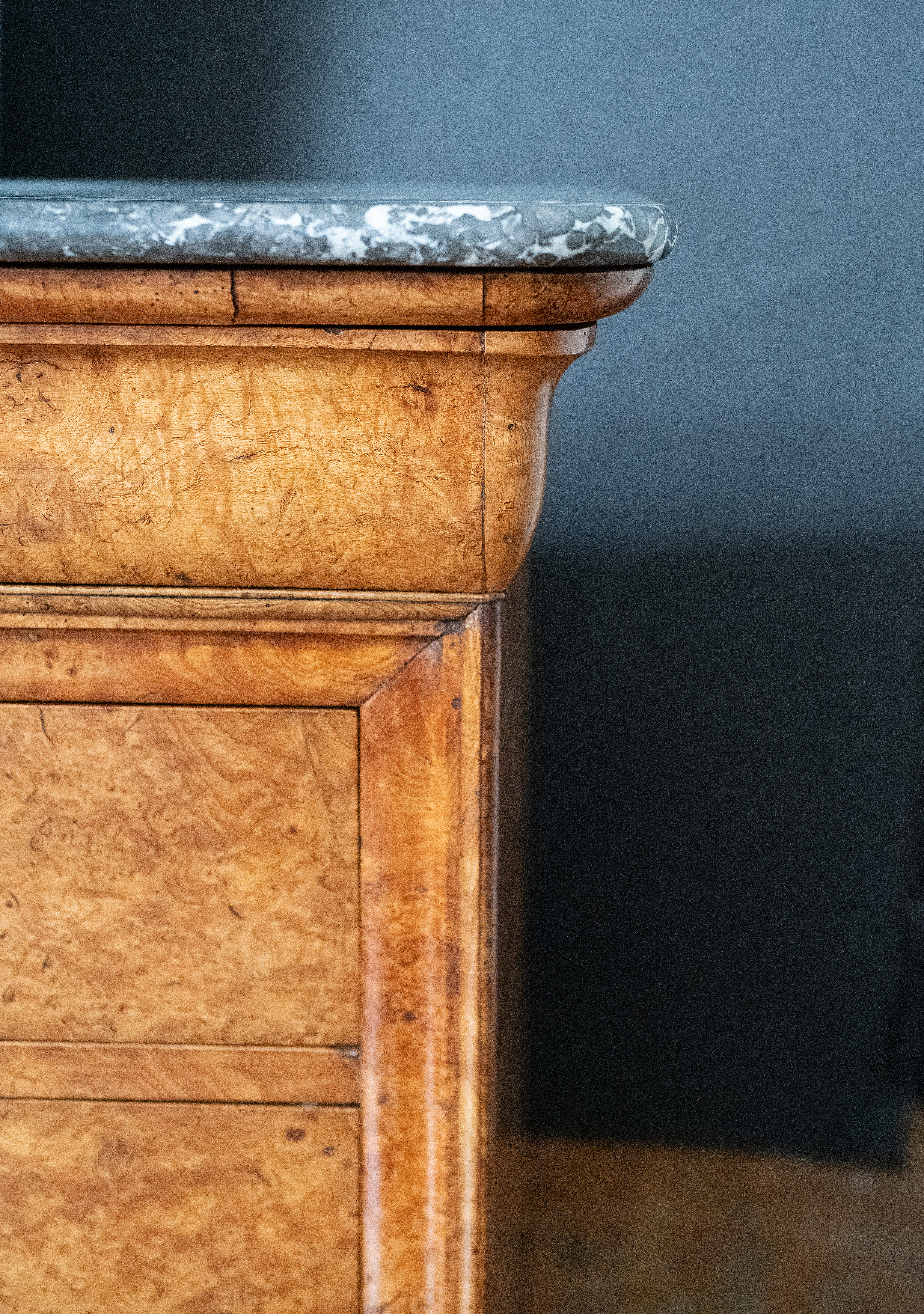 gg092_walnut_commode_w_marble_top_14