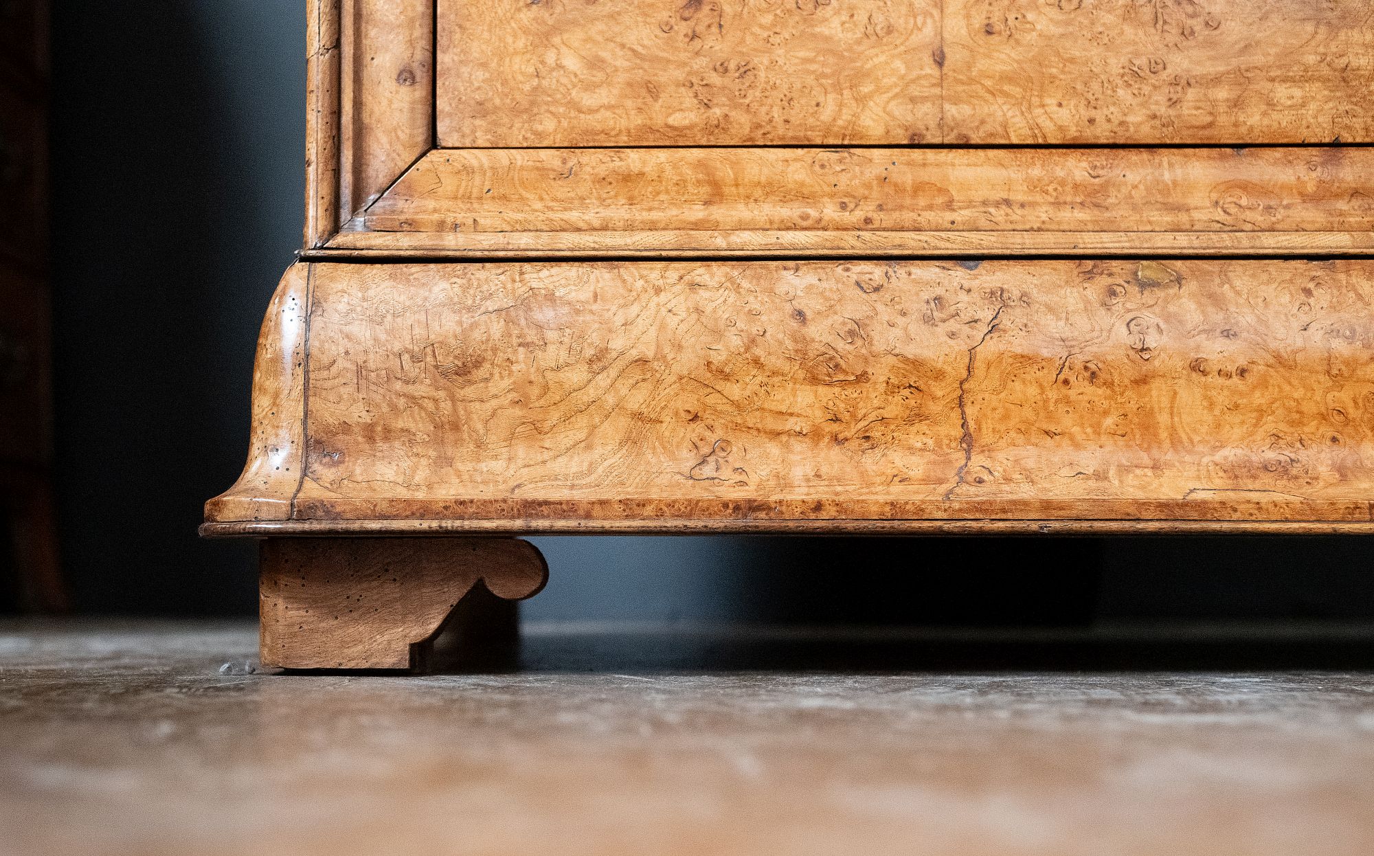 gg092_walnut_commode_w_marble_top_15