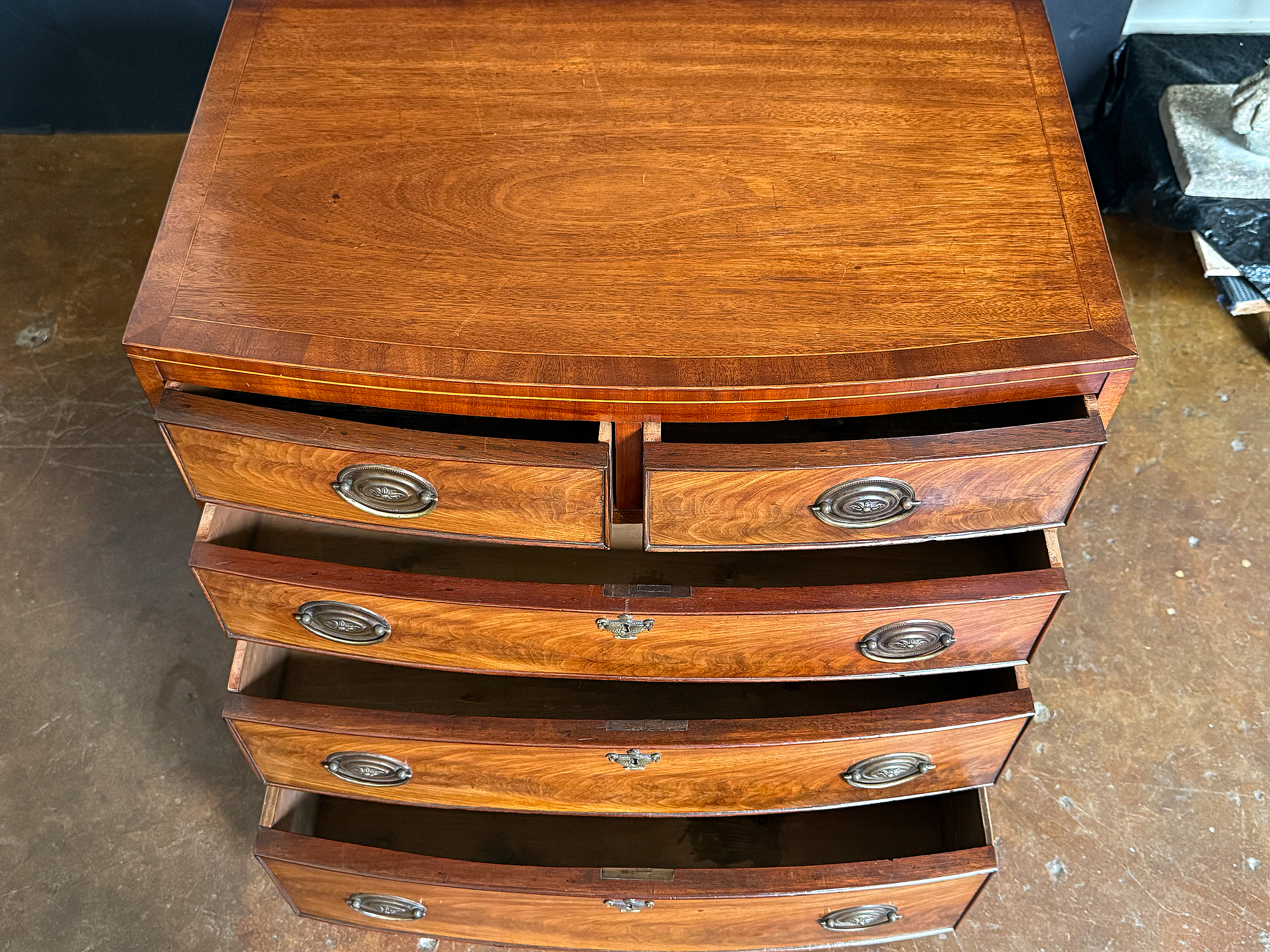 gg096_bow_fronted_chest_03