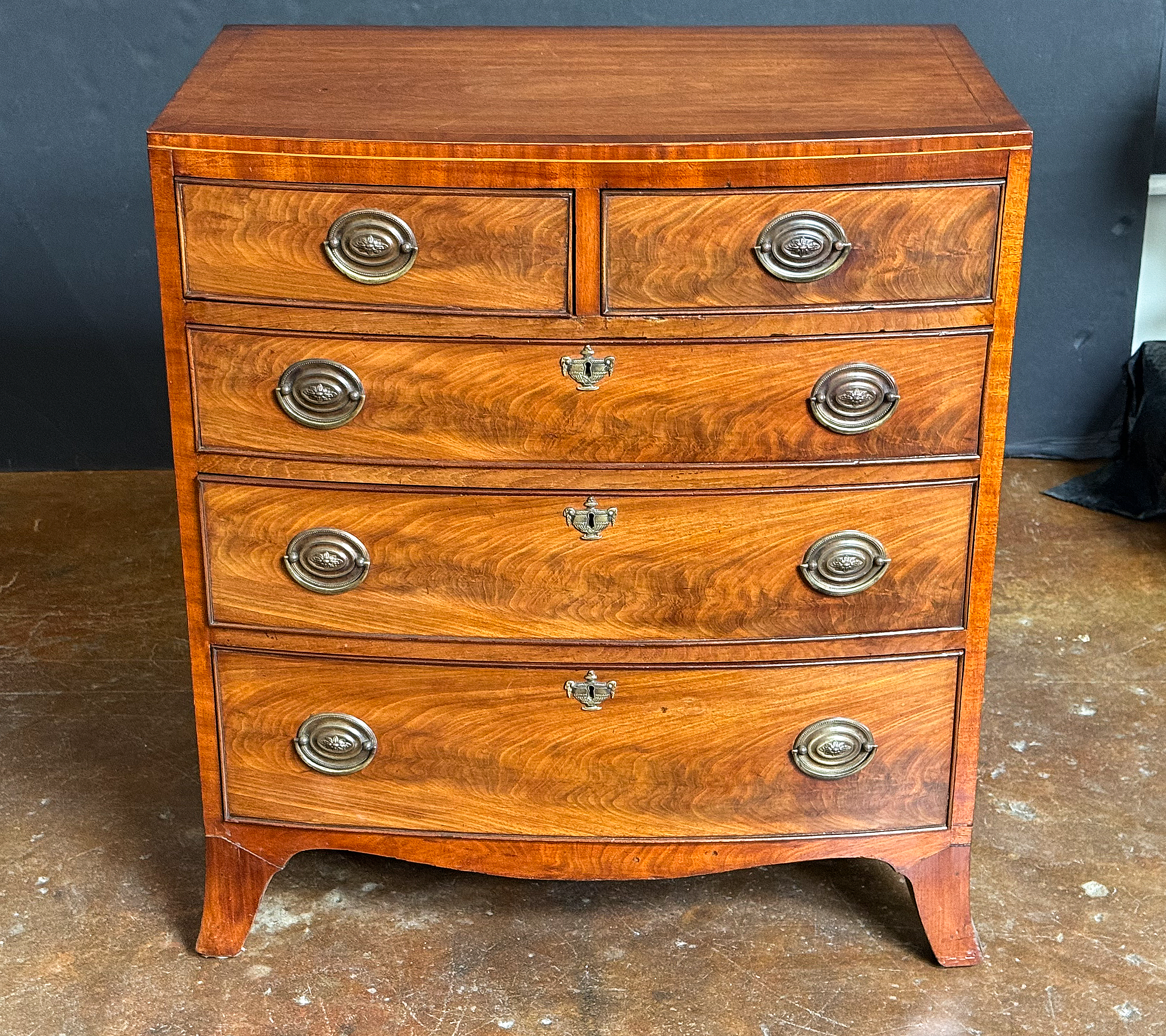 gg096_bow_fronted_chest_04