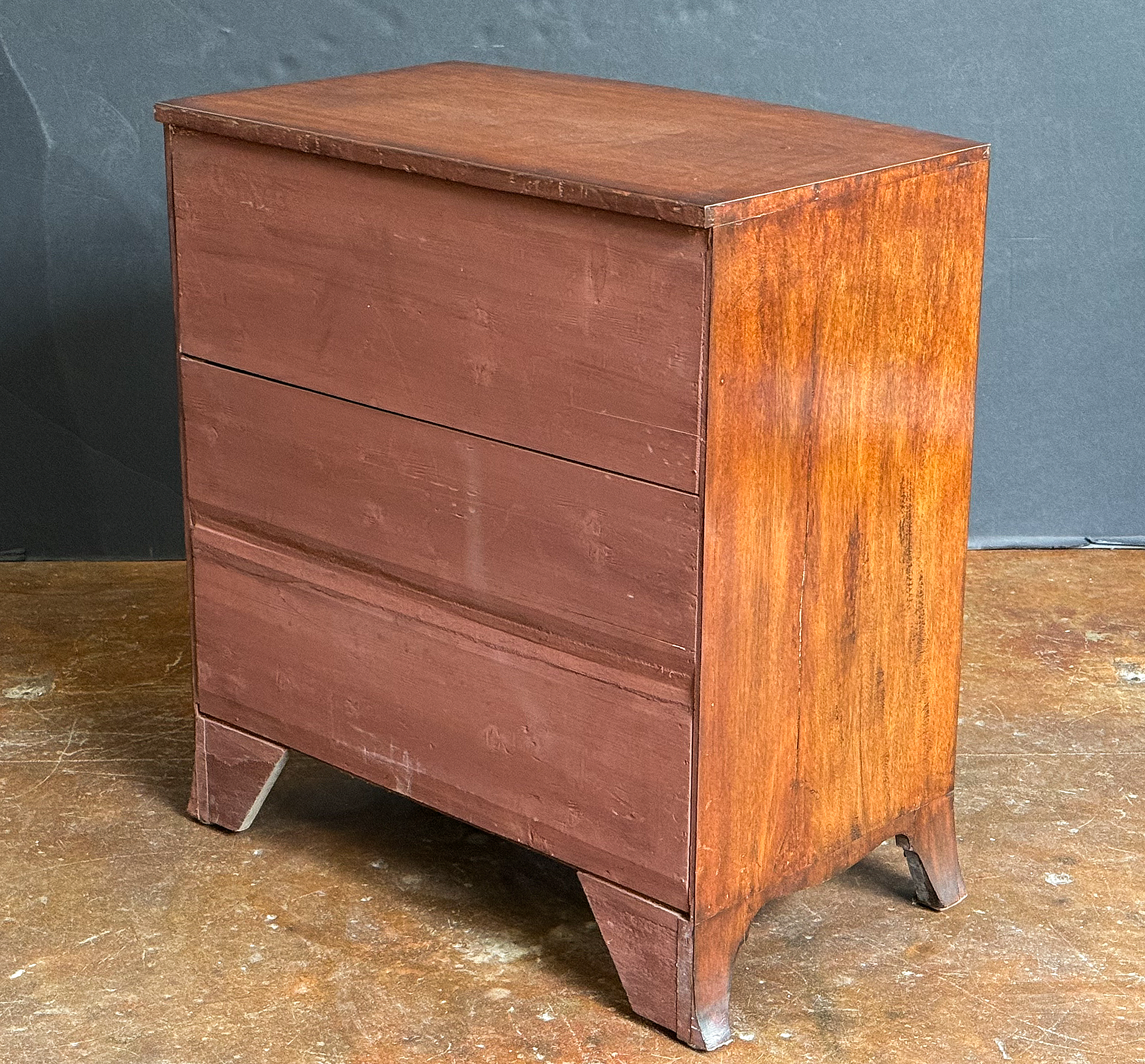 gg096_bow_fronted_chest_06