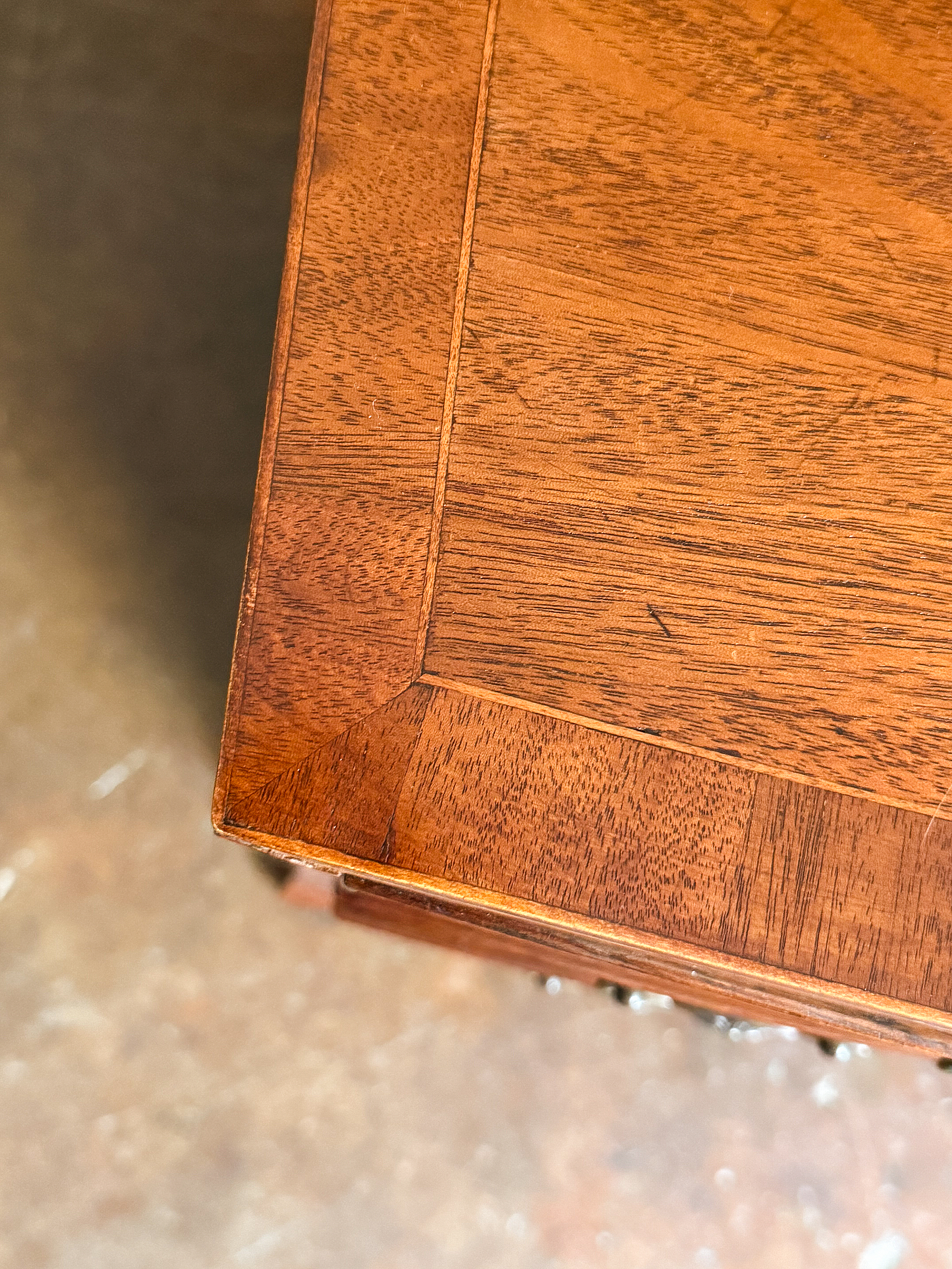 gg096_bow_fronted_chest_10