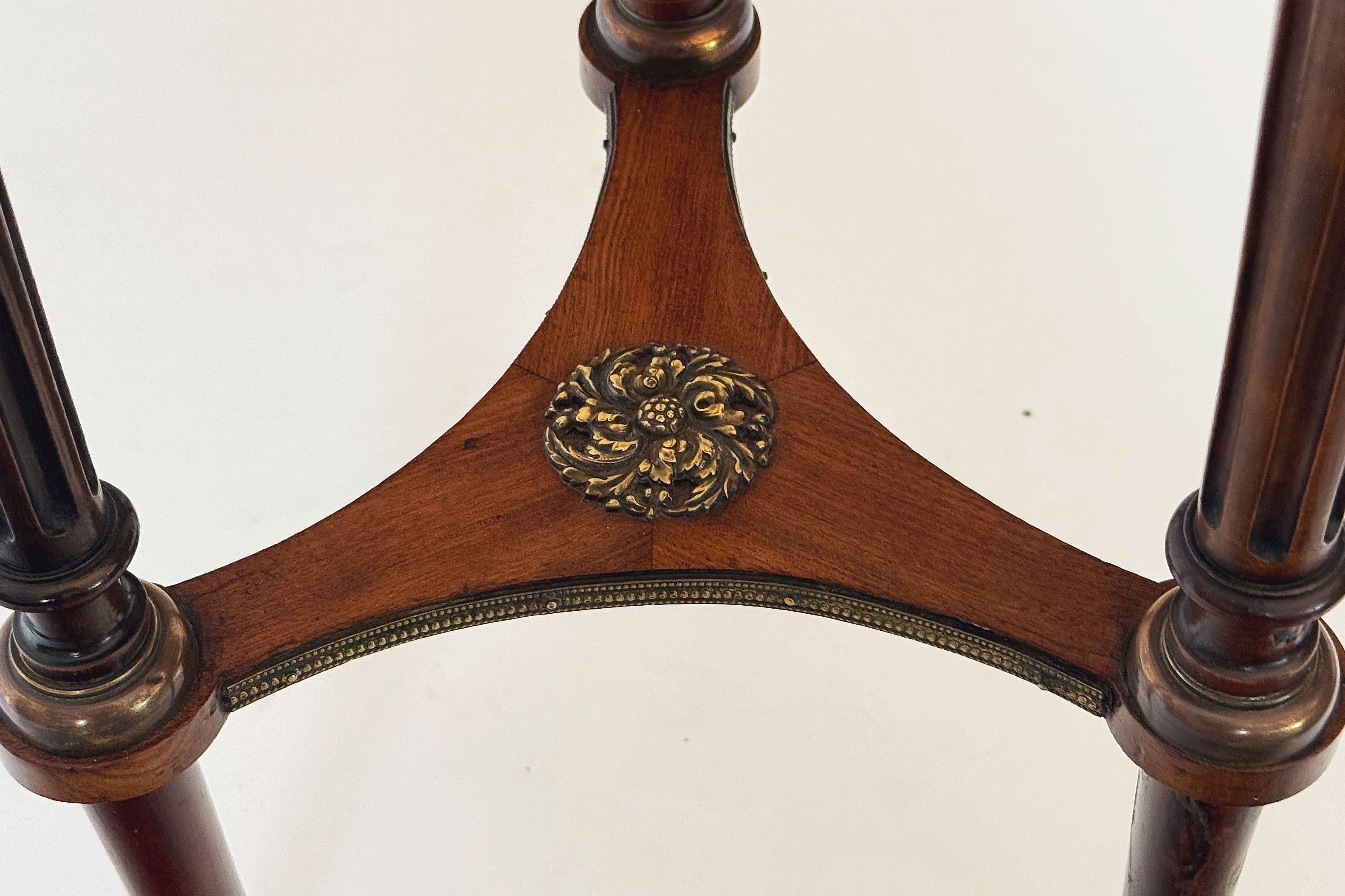 gg162_french_walnut_stand_15_copy