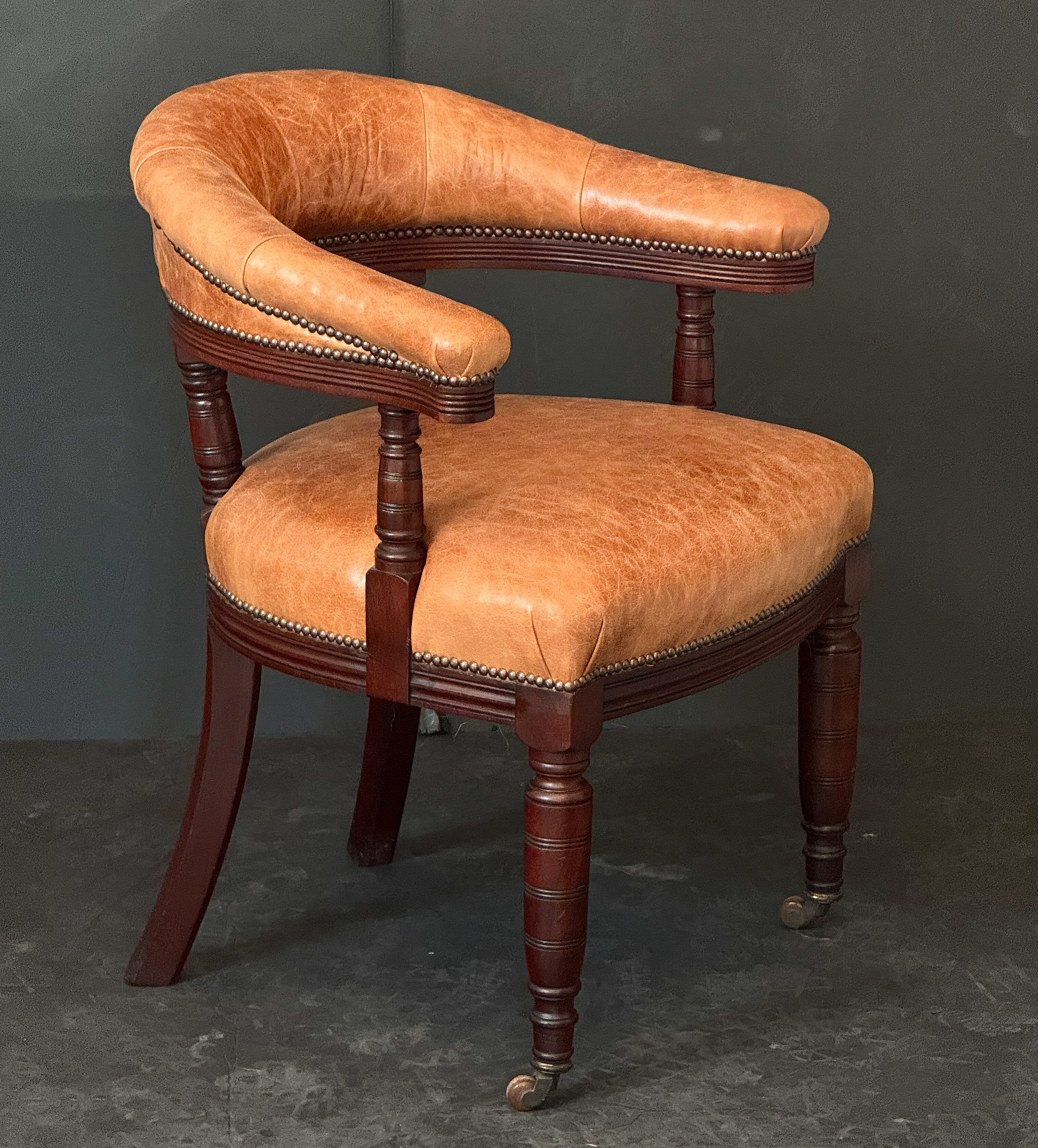 gg177_leather_arm_chair_02_l_e_a_d