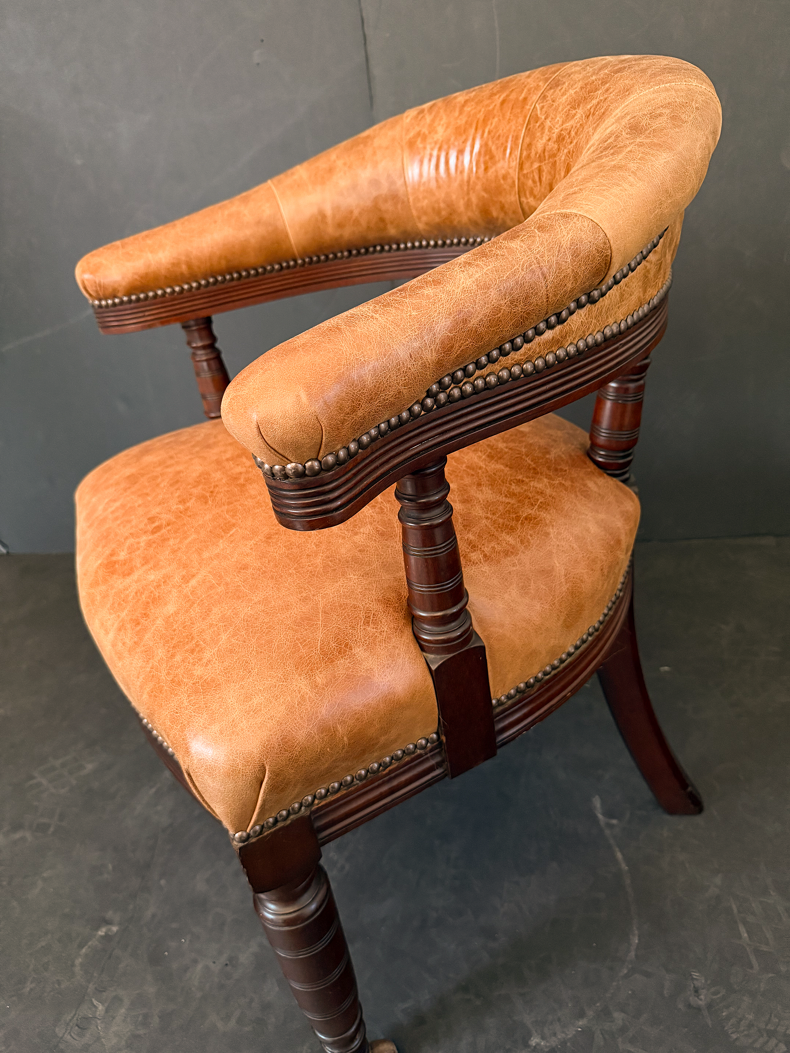 gg177_leather_arm_chair_03