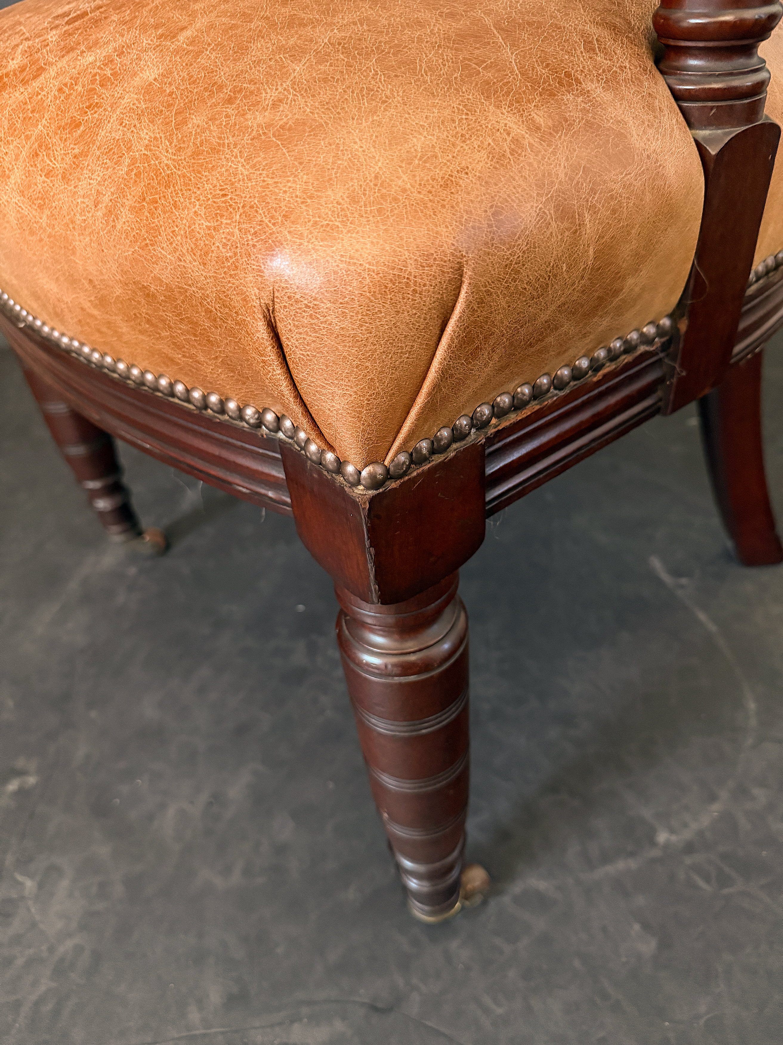 gg177_leather_arm_chair_04