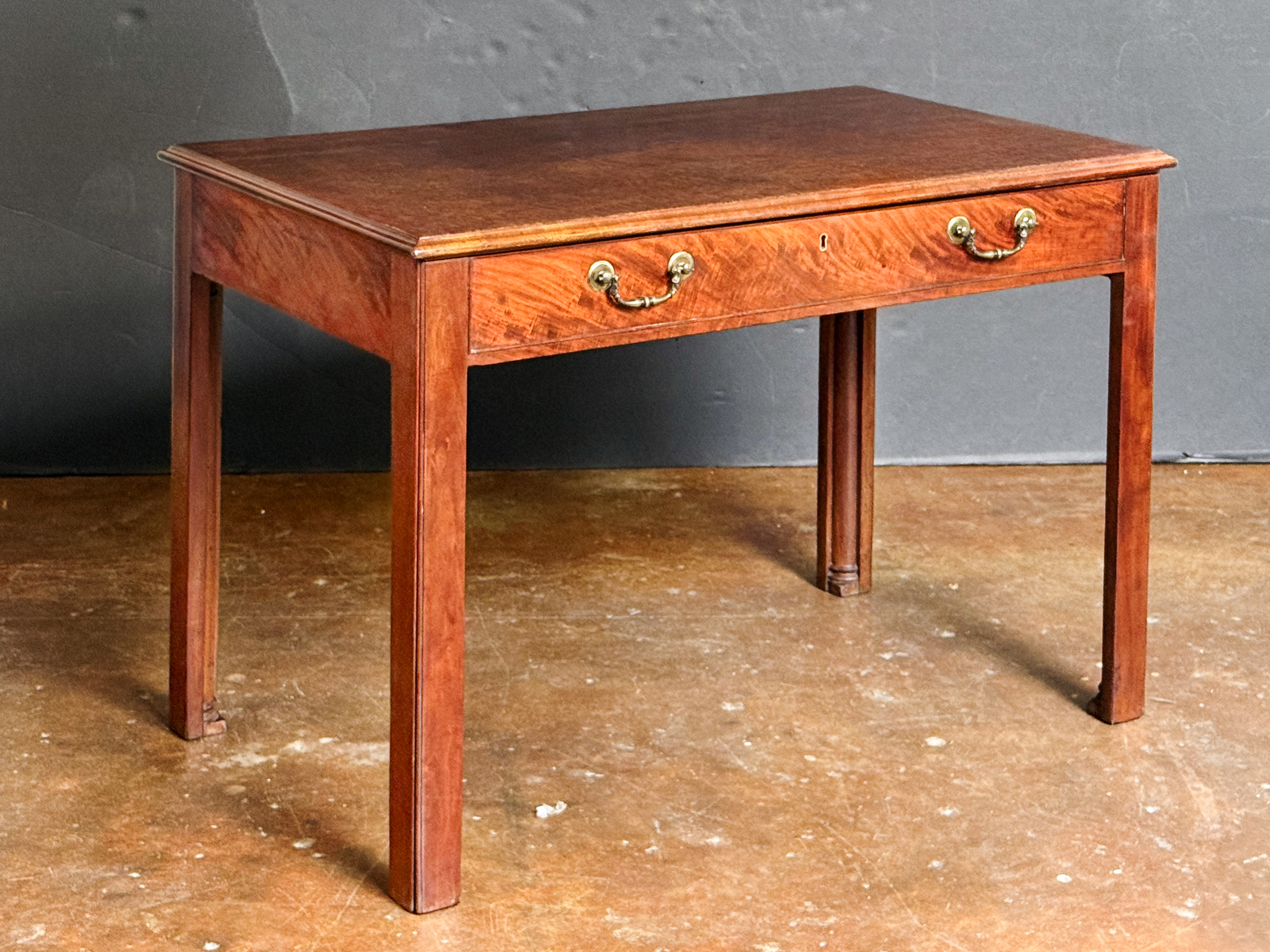 gg183_writing_desk_001_63084977