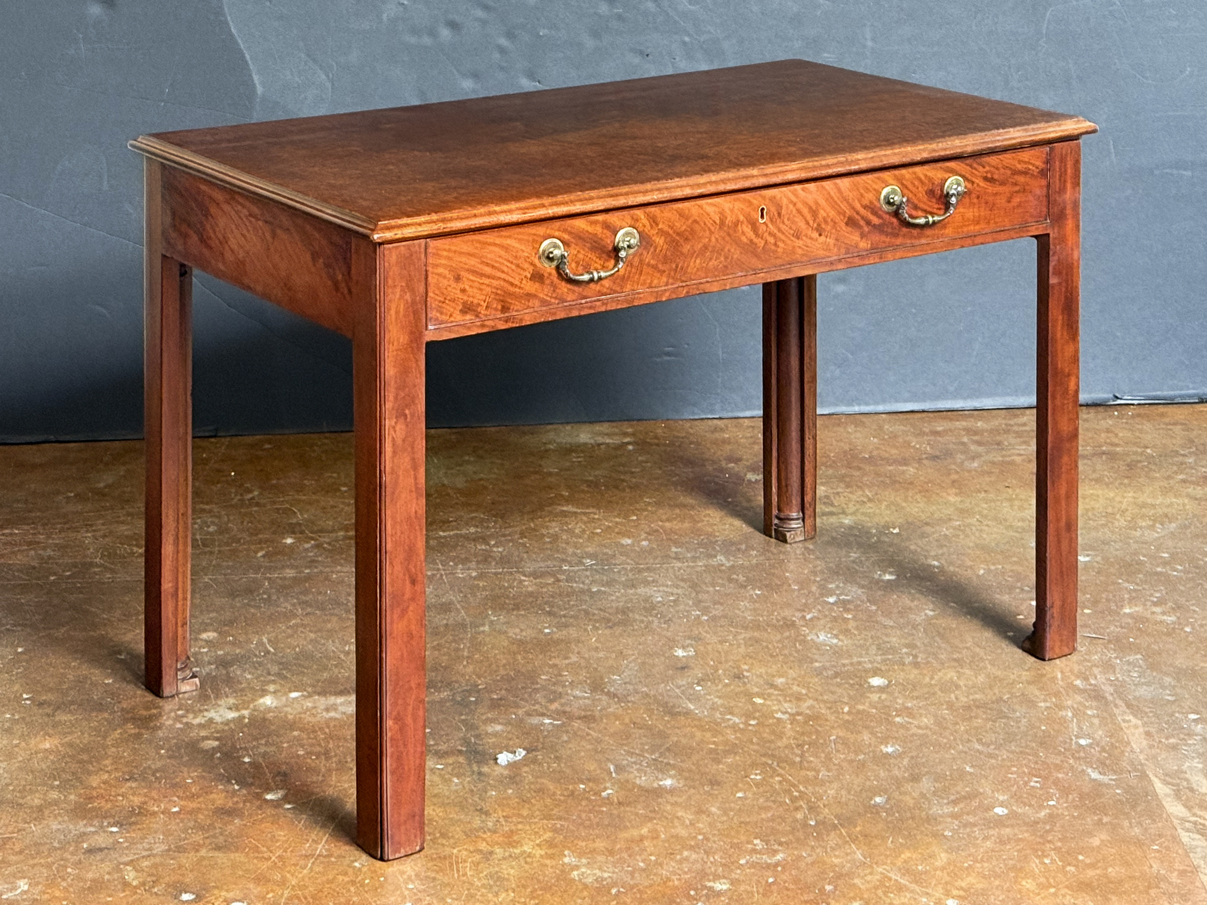 gg183_writing_desk_002l_e_a_d_1707869734