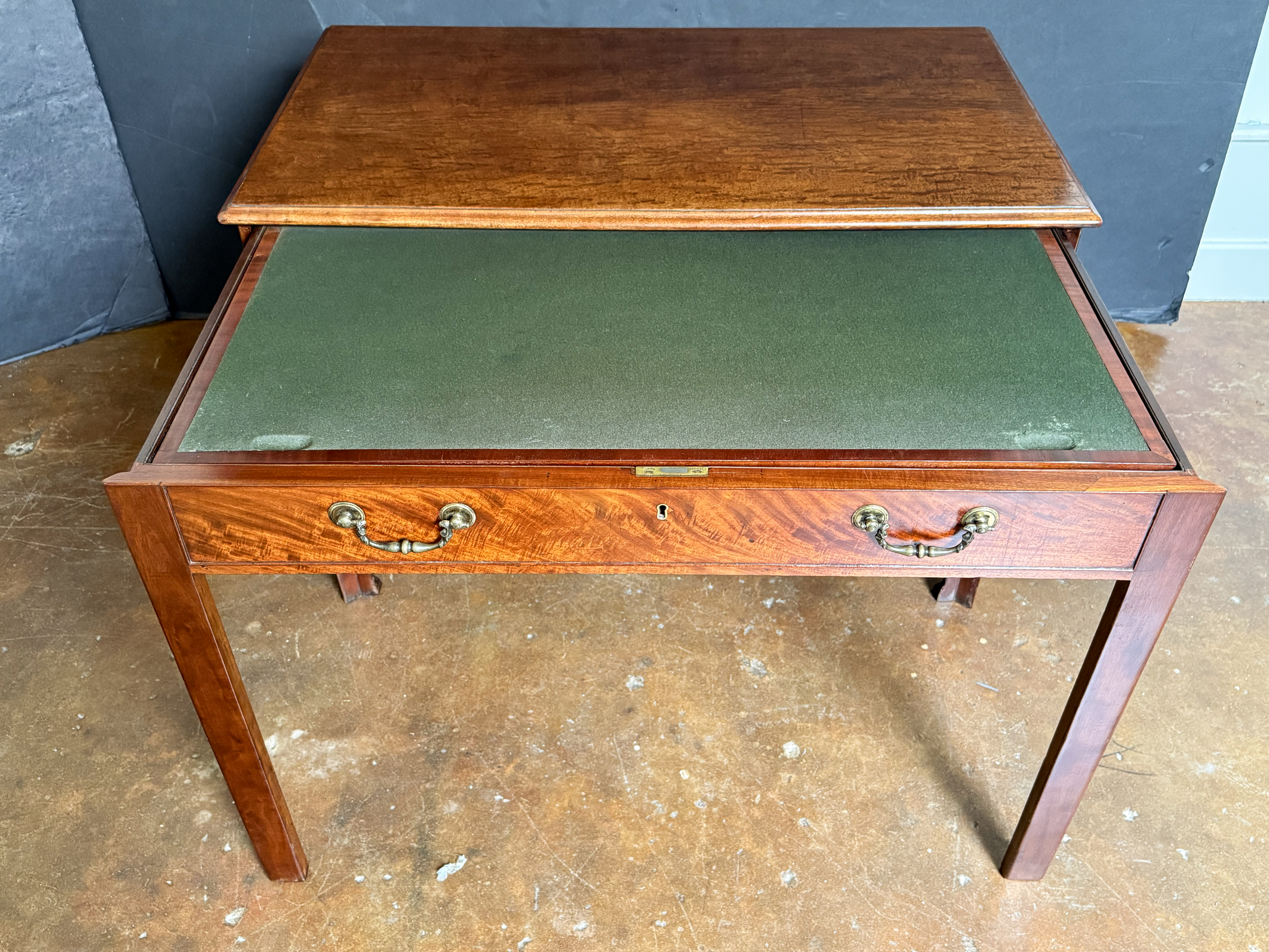 gg183_writing_desk_004_1193708688