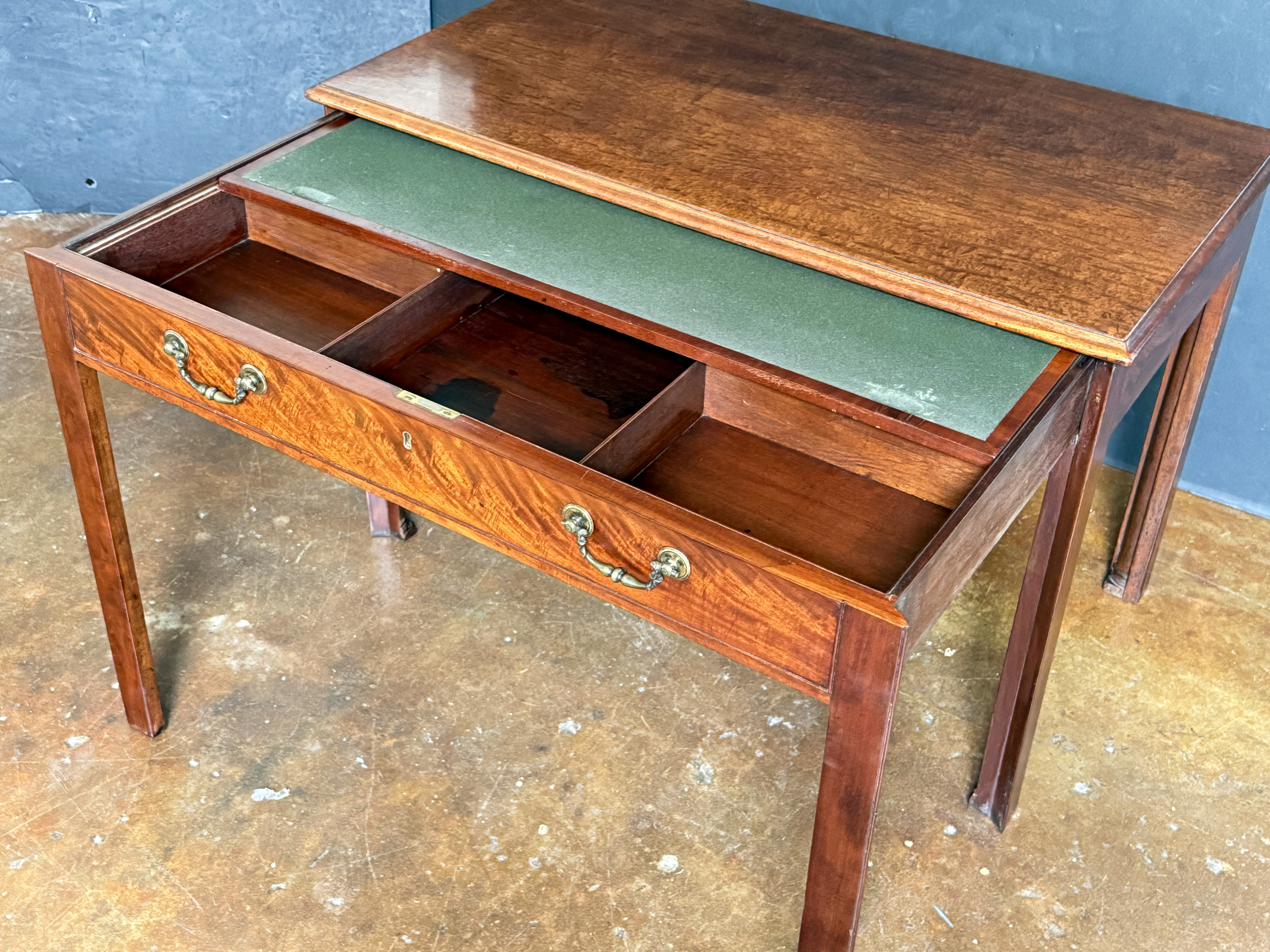 gg183_writing_desk_006_1381919994