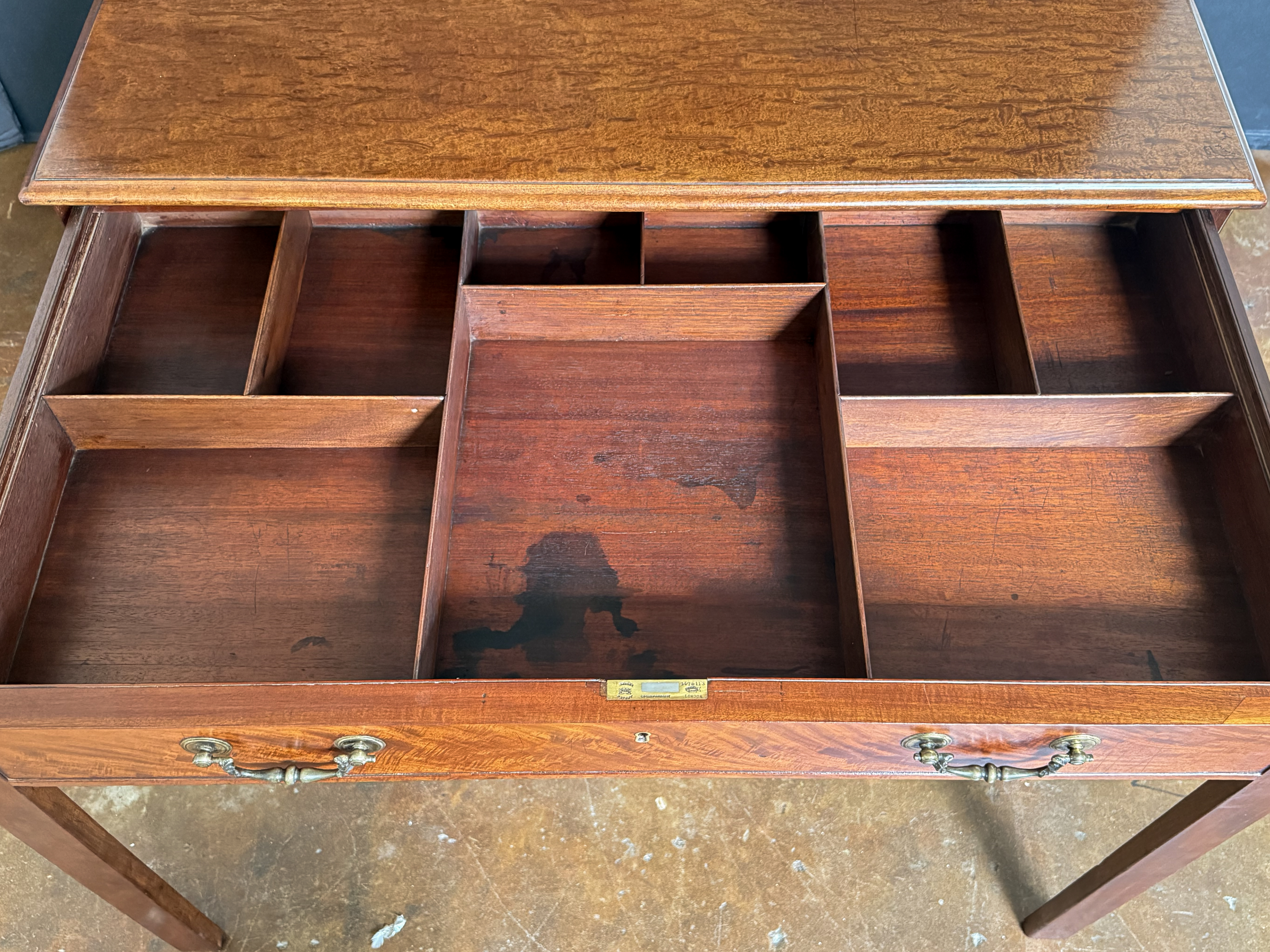 gg183_writing_desk_008_1370400446