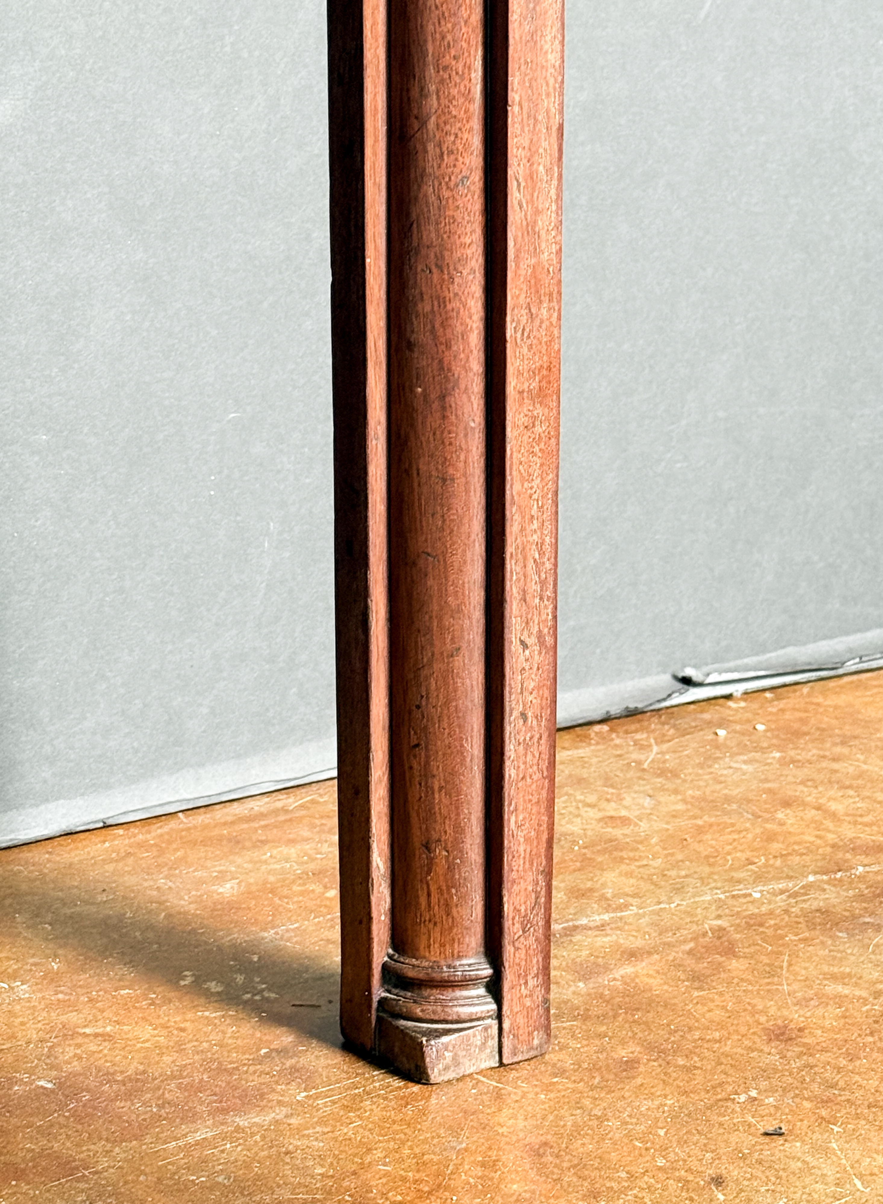 gg183_writing_desk_009_401962134