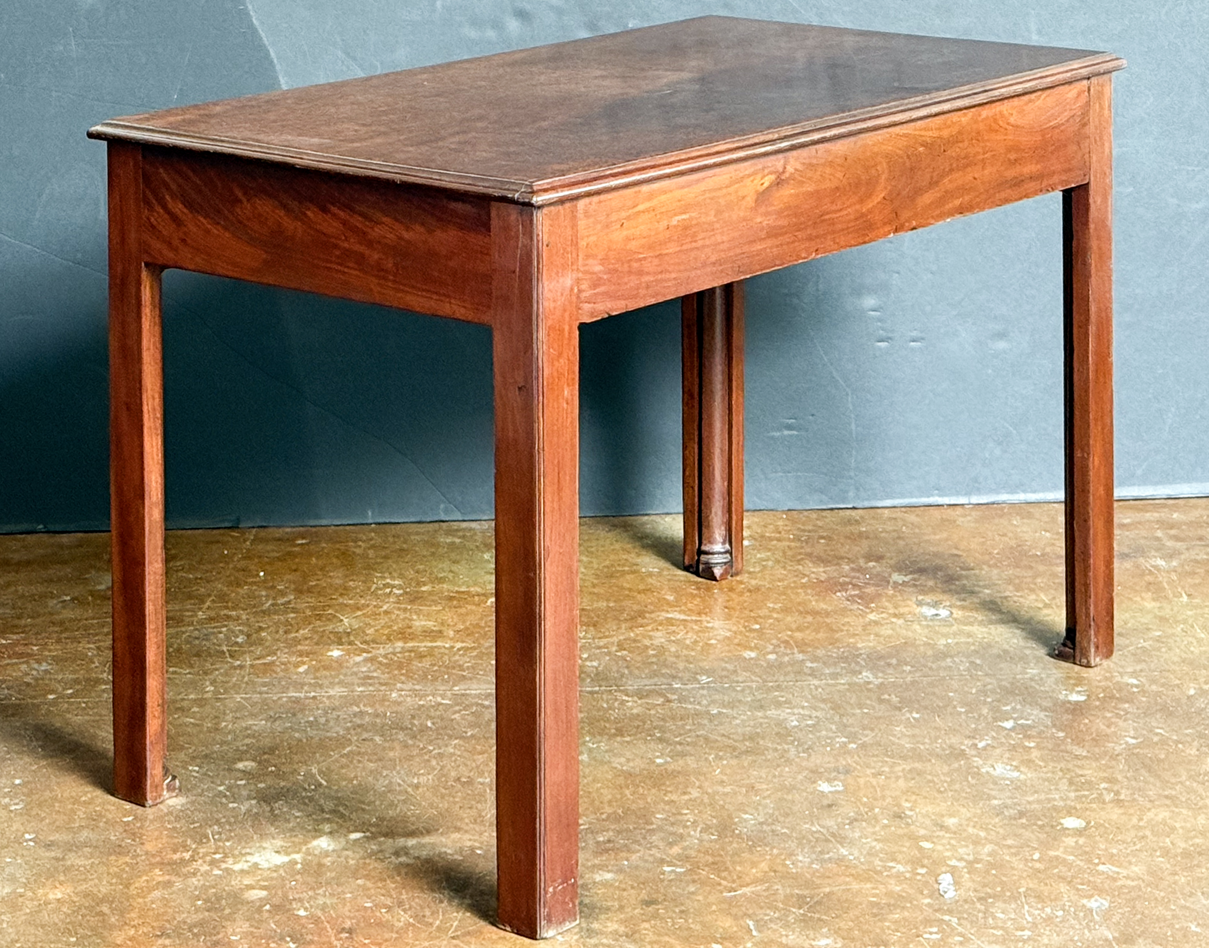 gg183_writing_desk_014_1968782822