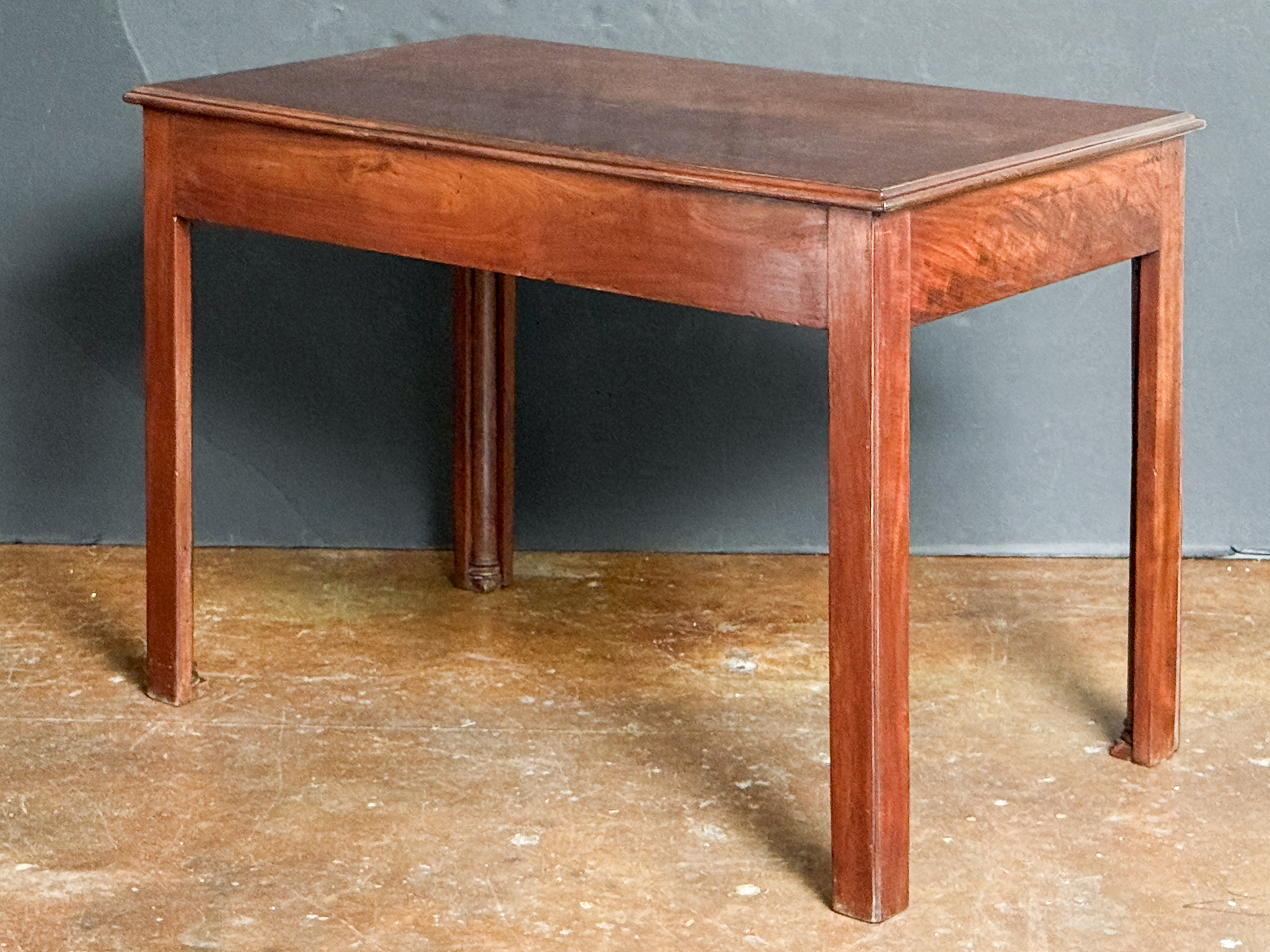 gg183_writing_desk_015_1893696966