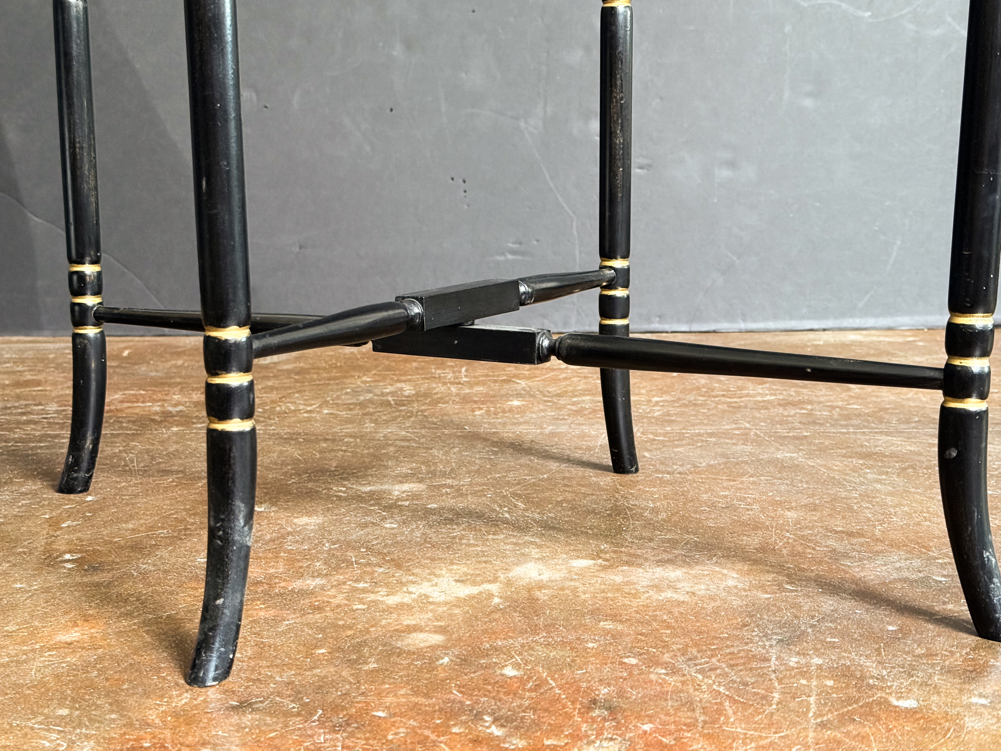 gg191_large_tray_on_stand_008