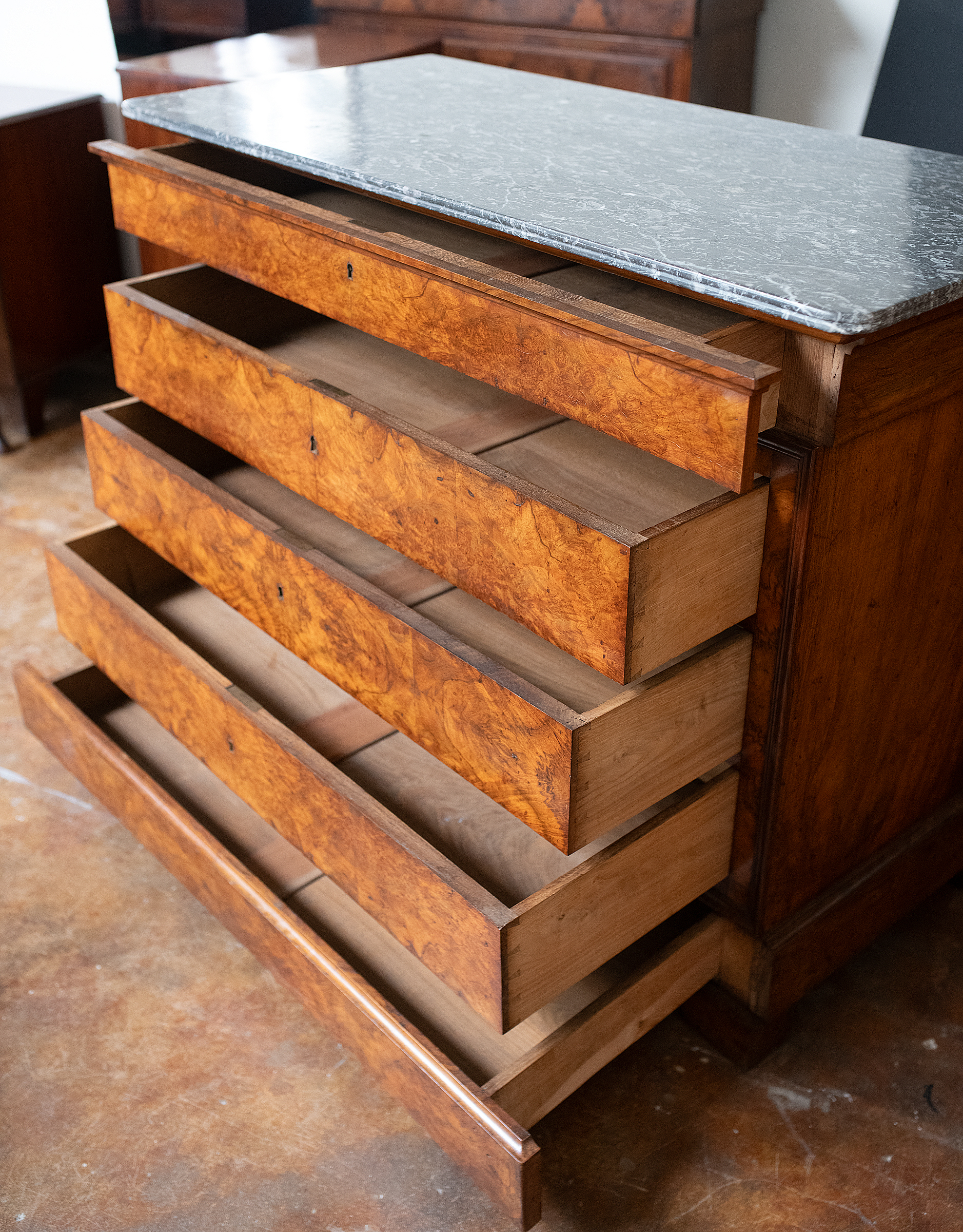 gg197_walnut_commode_w_marble_top_06_130326235