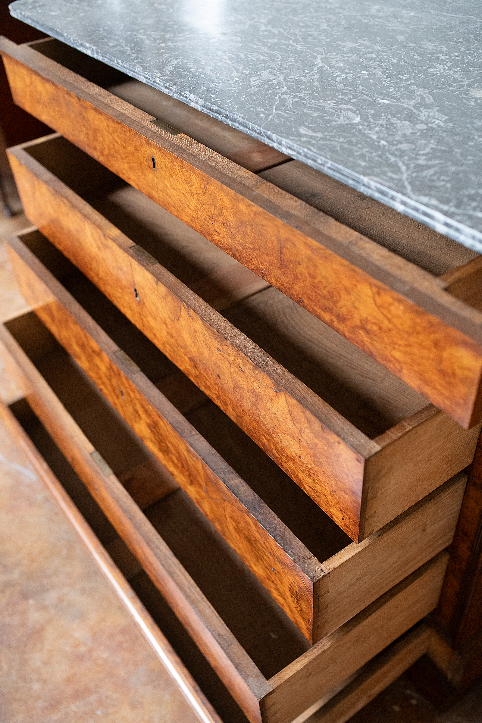 gg197_walnut_commode_w_marble_top_07_2019311547