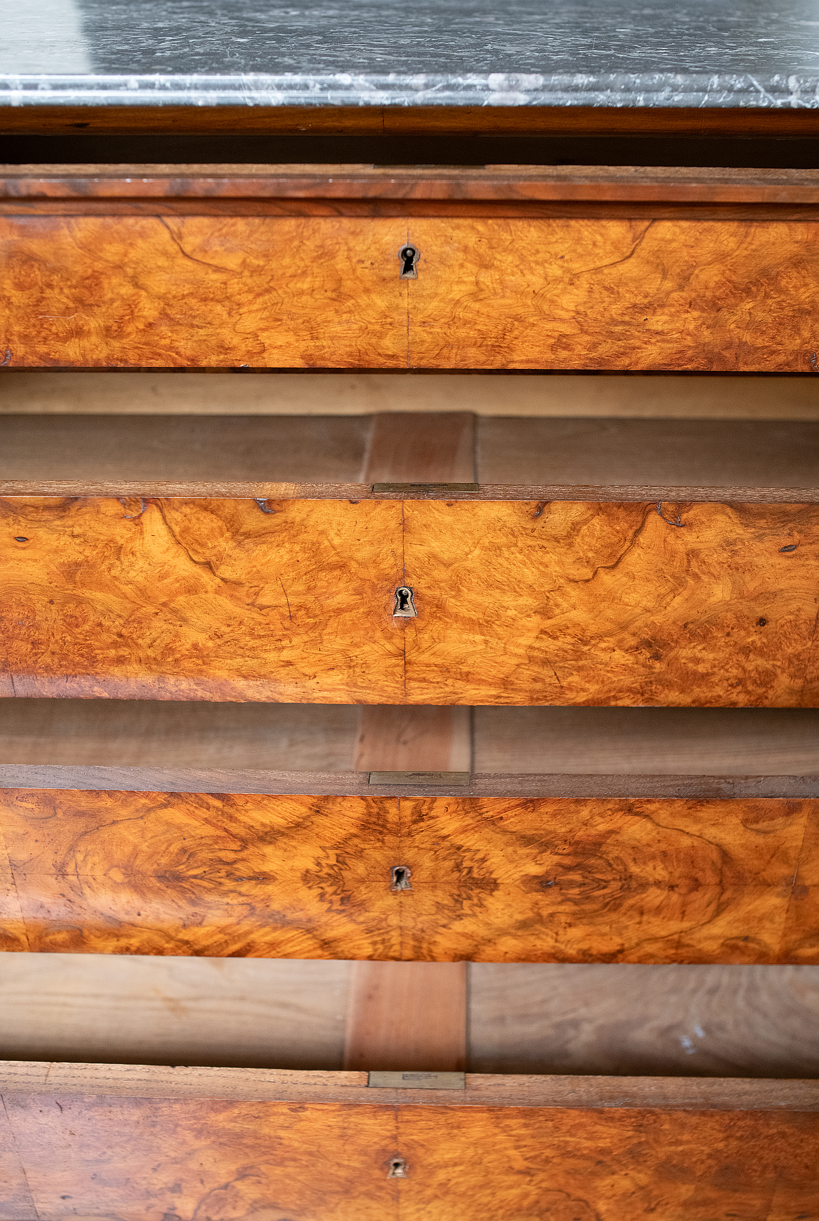 gg197_walnut_commode_w_marble_top_08_912201221