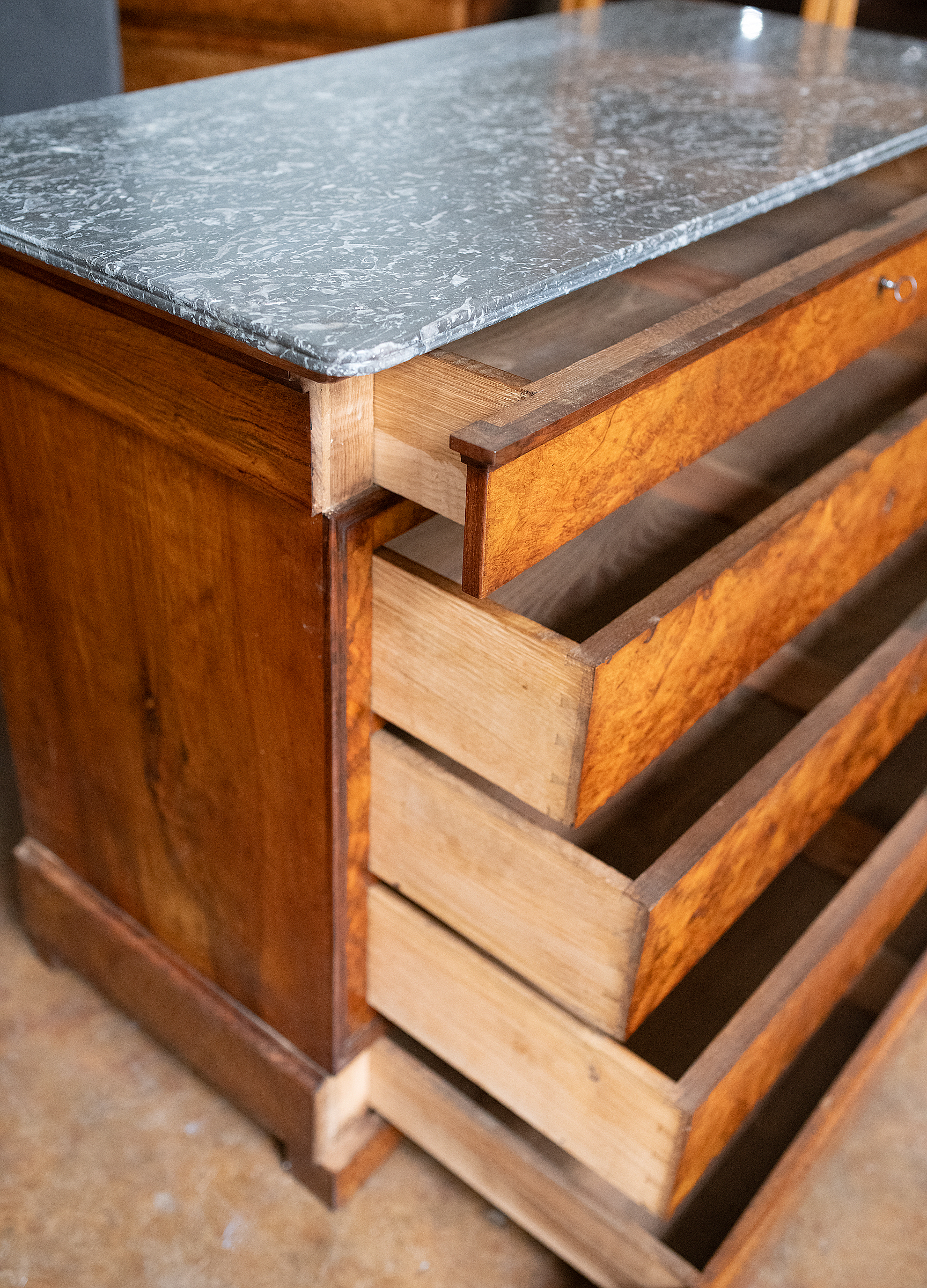 gg197_walnut_commode_w_marble_top_10_1741714232