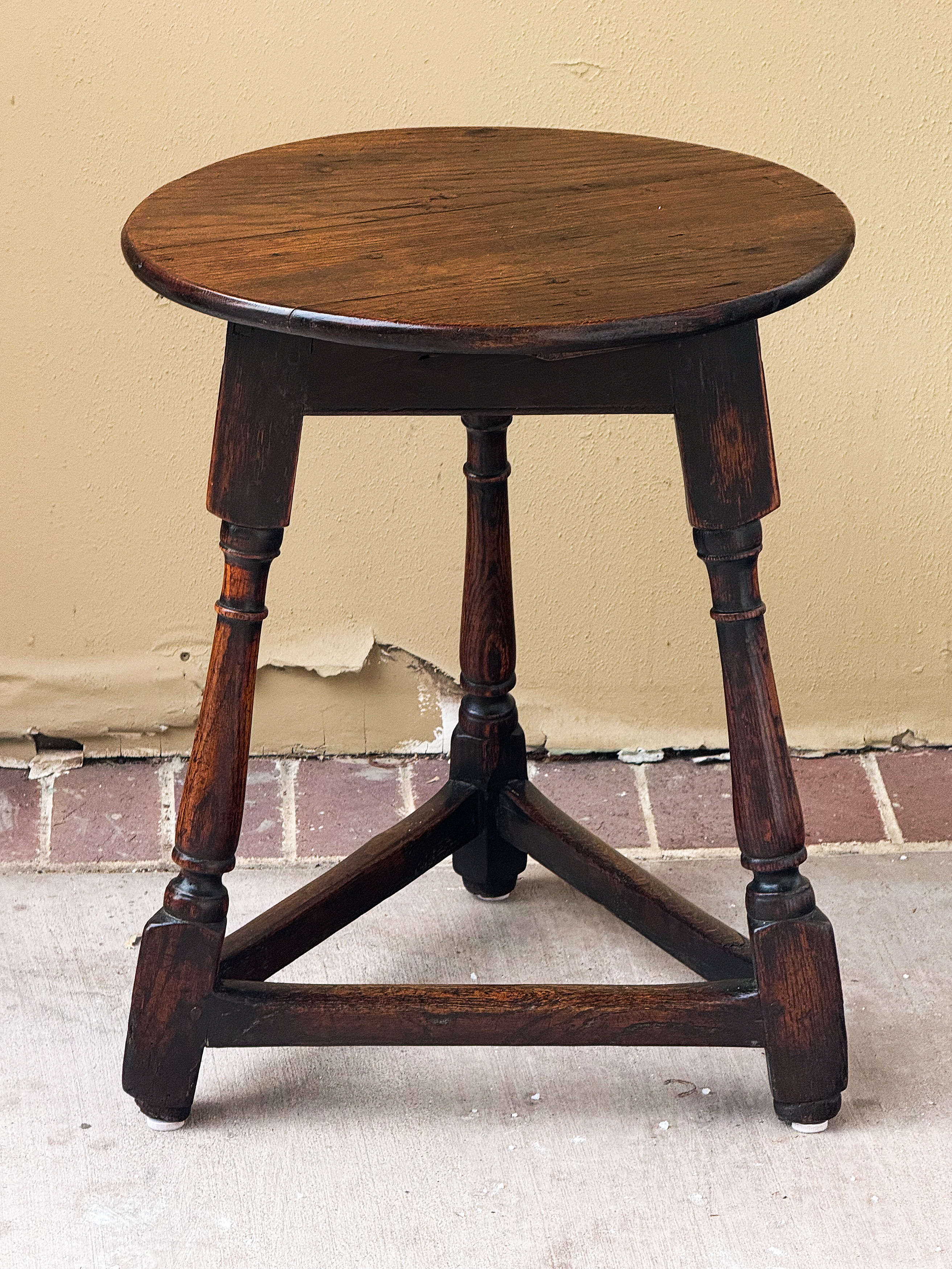 gg223_small_cricket_table_of_oak_003_1558959649