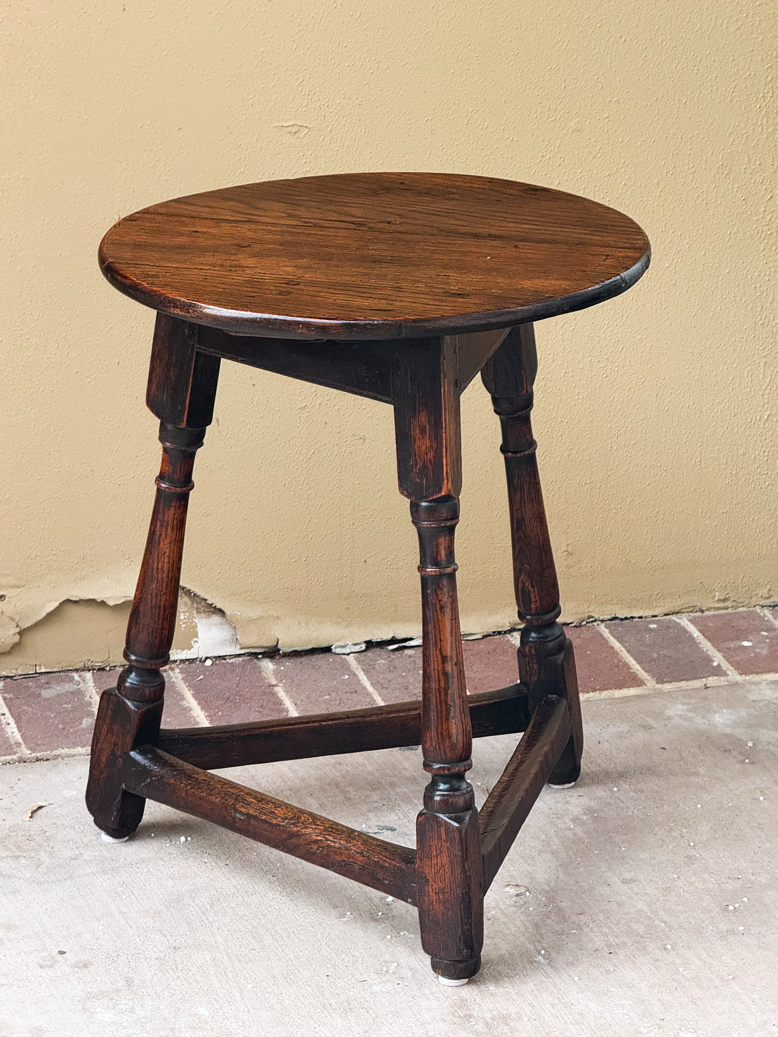 gg223_small_cricket_table_of_oak_004_116376472