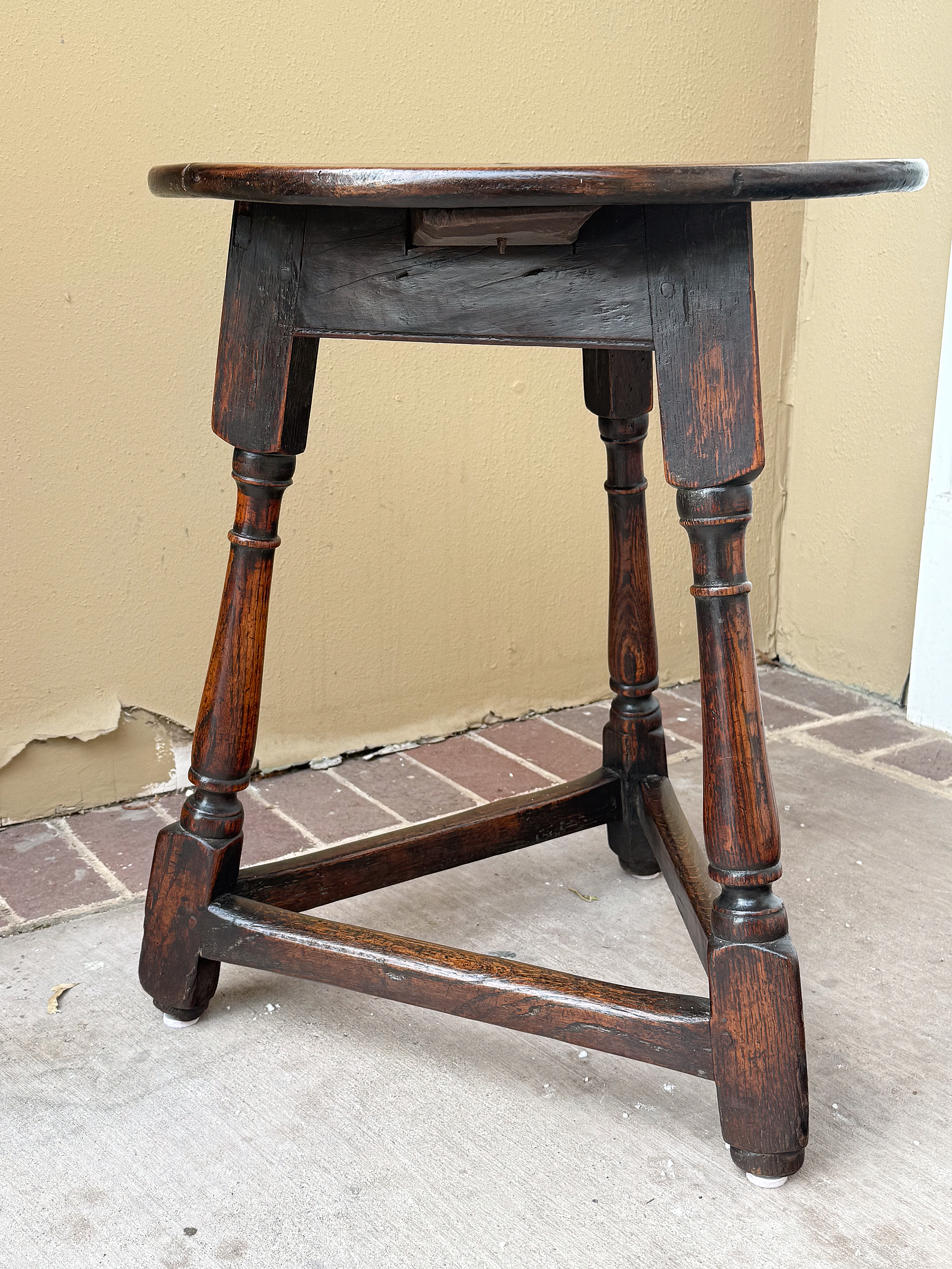 gg223_small_cricket_table_of_oak_008_212754343