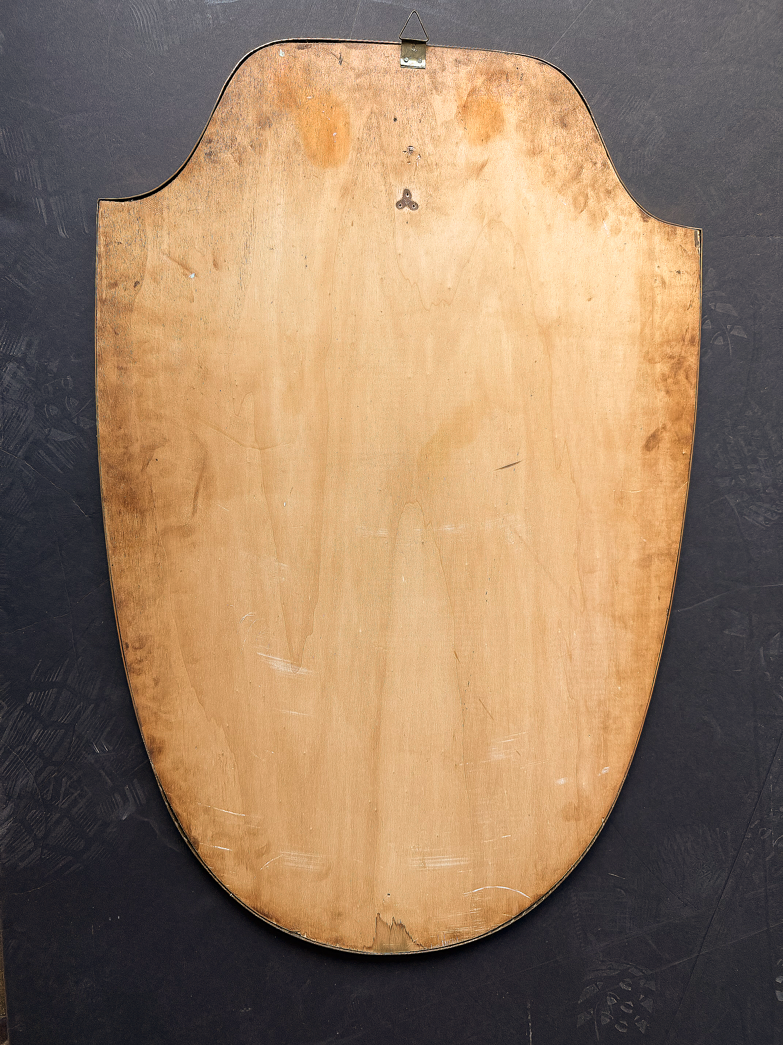 gg250_shield_shaped_wall_mirror_01