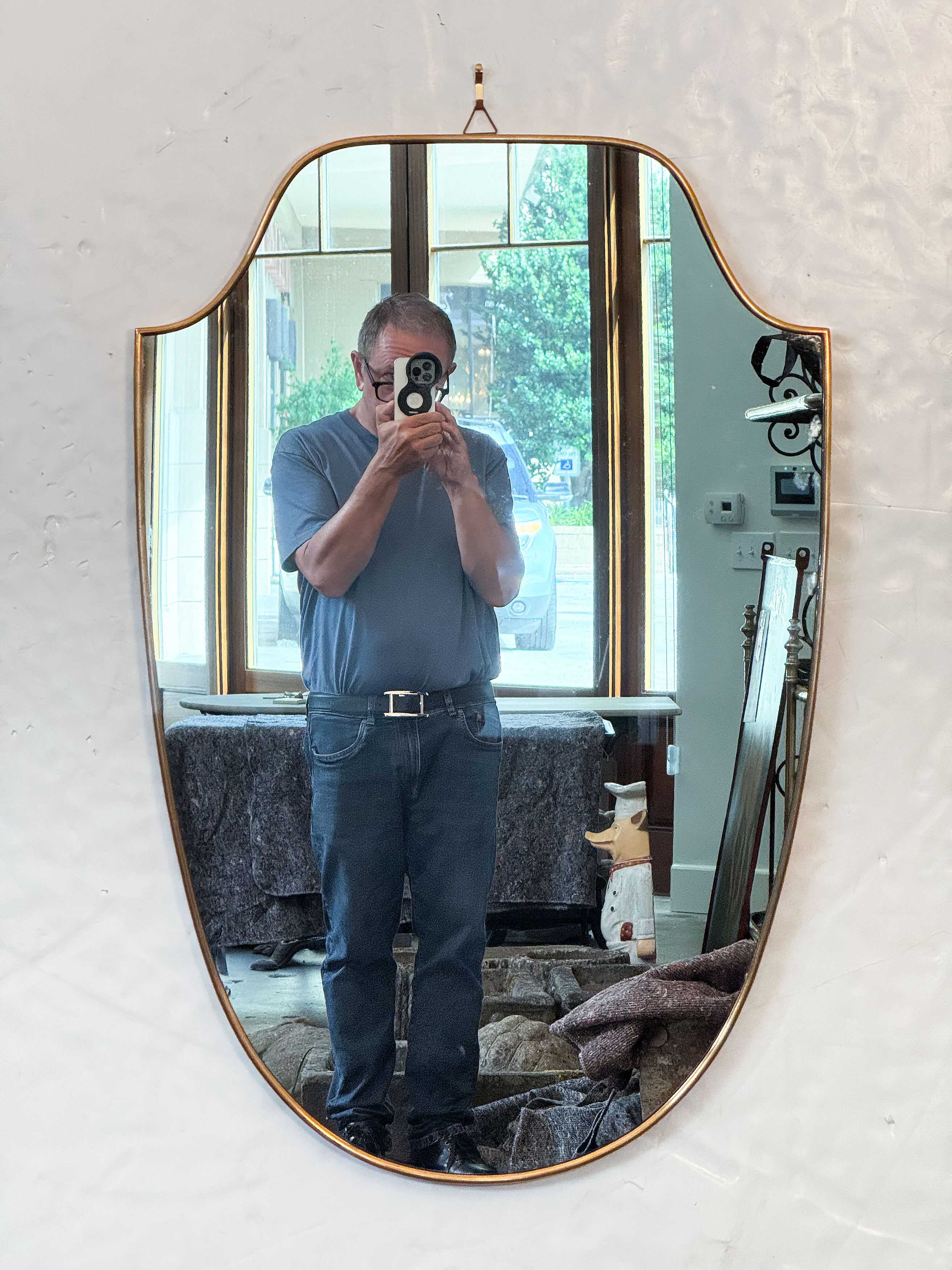 gg250_shield_shaped_wall_mirror_02_l_e_a_d