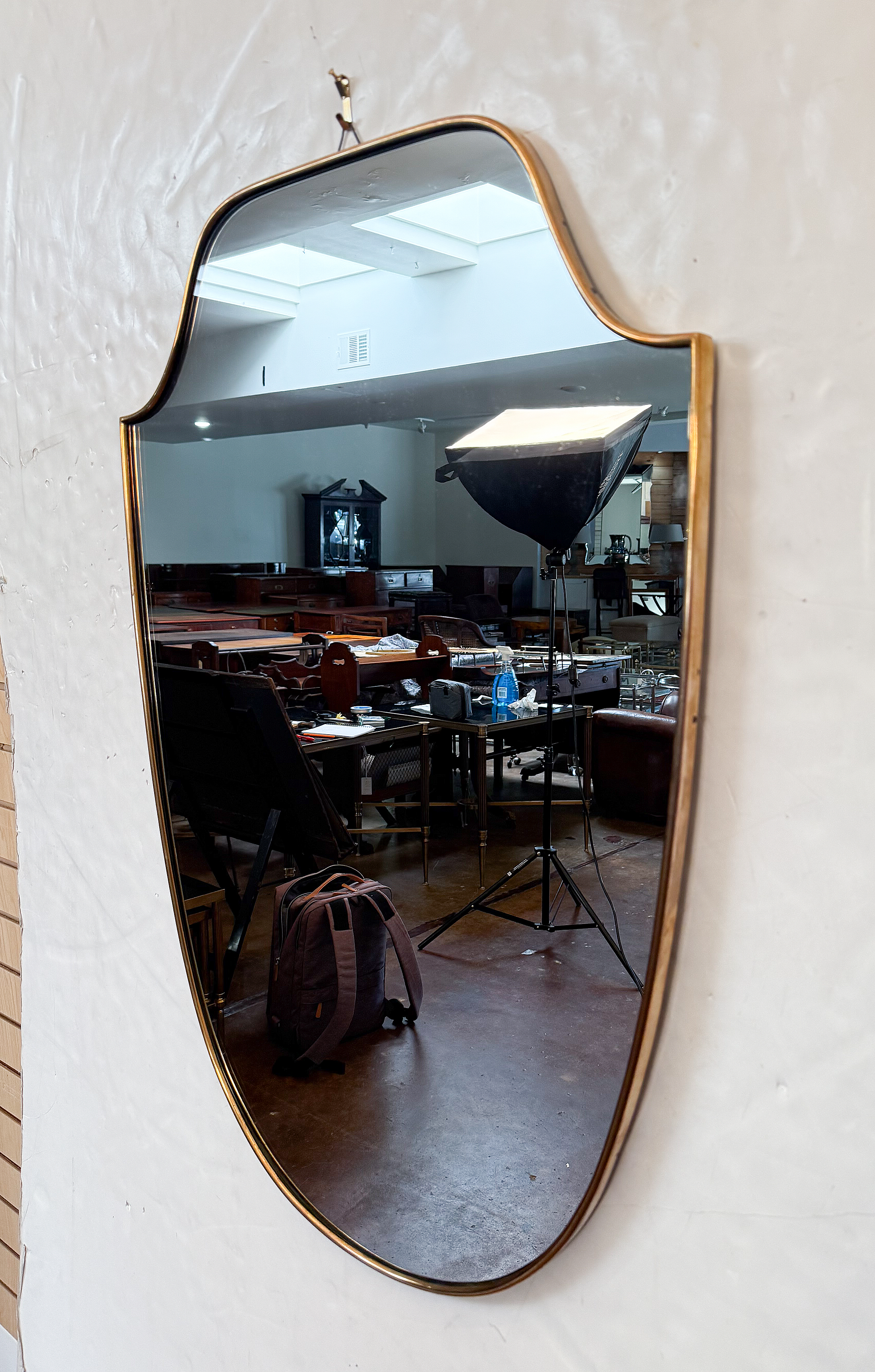 gg250_shield_shaped_wall_mirror_04