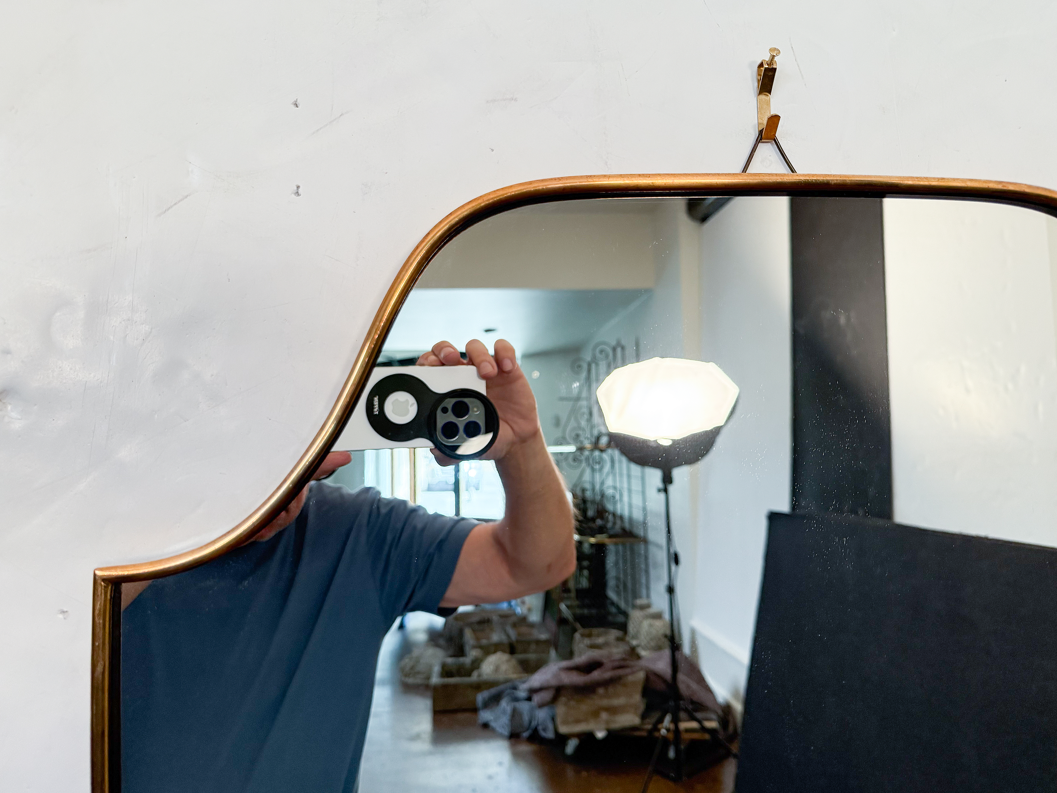 gg250_shield_shaped_wall_mirror_05