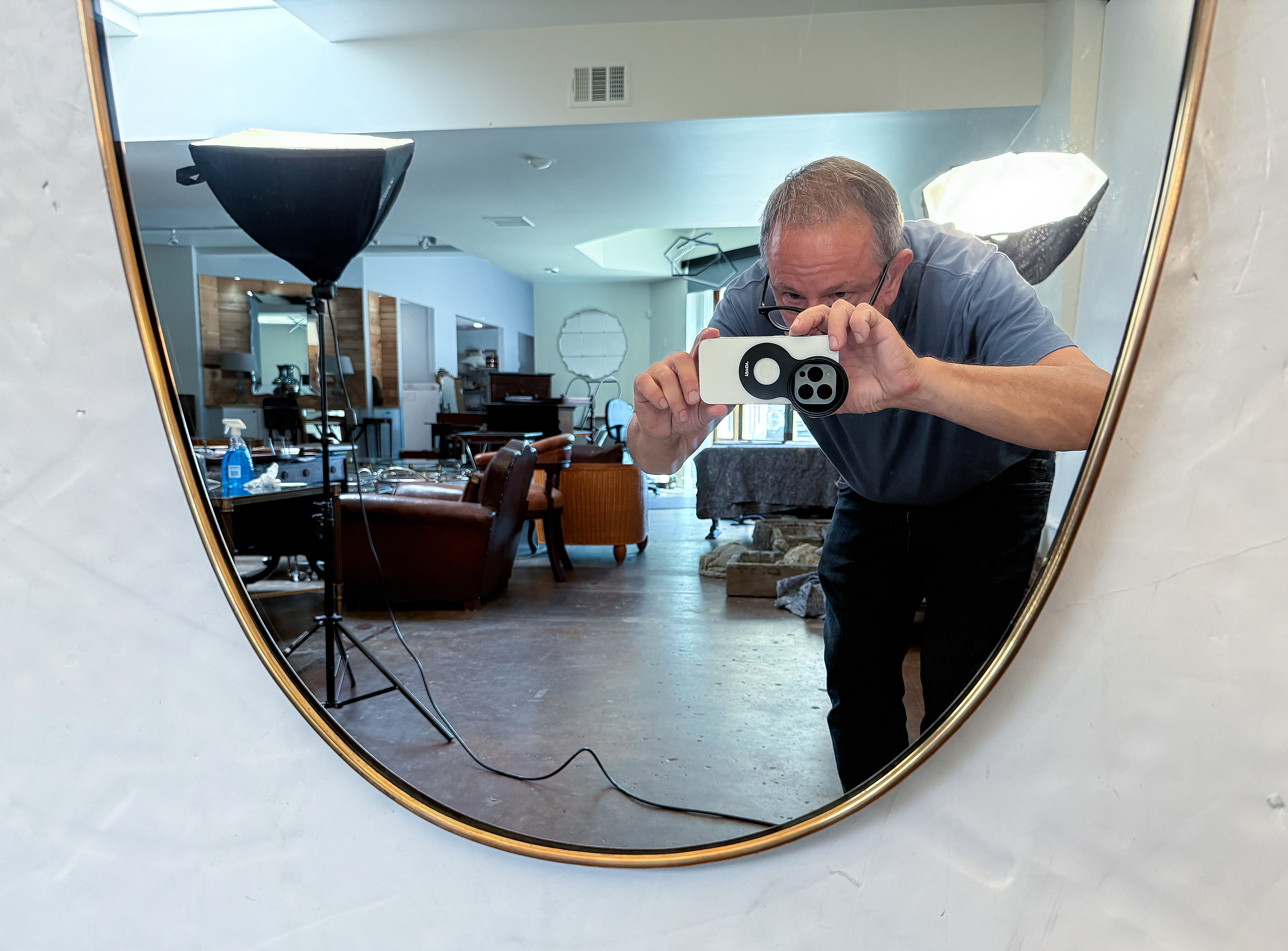 gg250_shield_shaped_wall_mirror_07